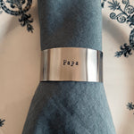 ALIETTE | Rond de serviette en acier argenté lisse avec gravure et motif personnalisable  - Taille L petite hauteur