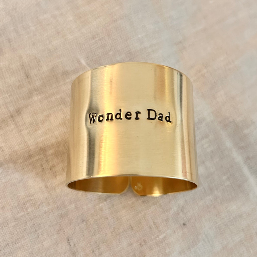 Wonder Dad | Série - Déjà gravé 🍀 Rond en laiton brut gravé (2 diamètres)