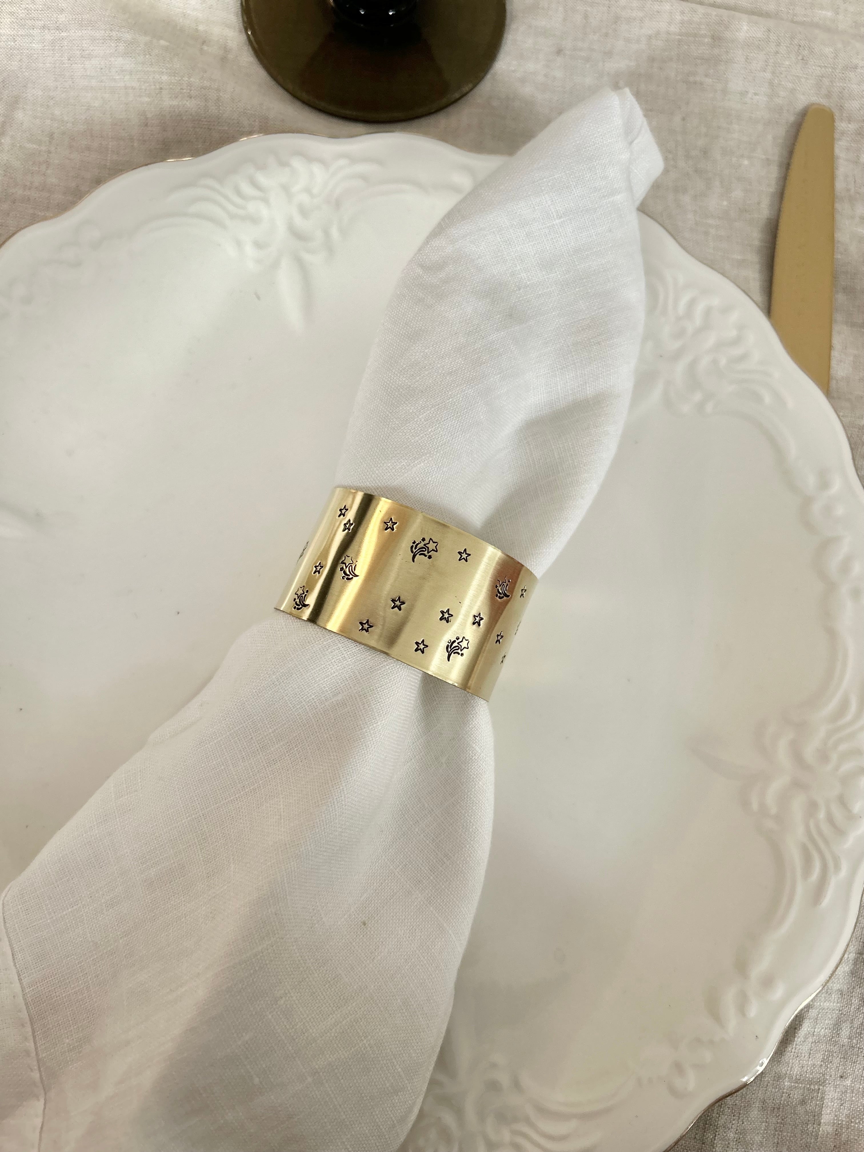 ETOILES DE NOËL | Rond de serviette en laiton doré déjà gravé - Diamètre large ⌀5 cm