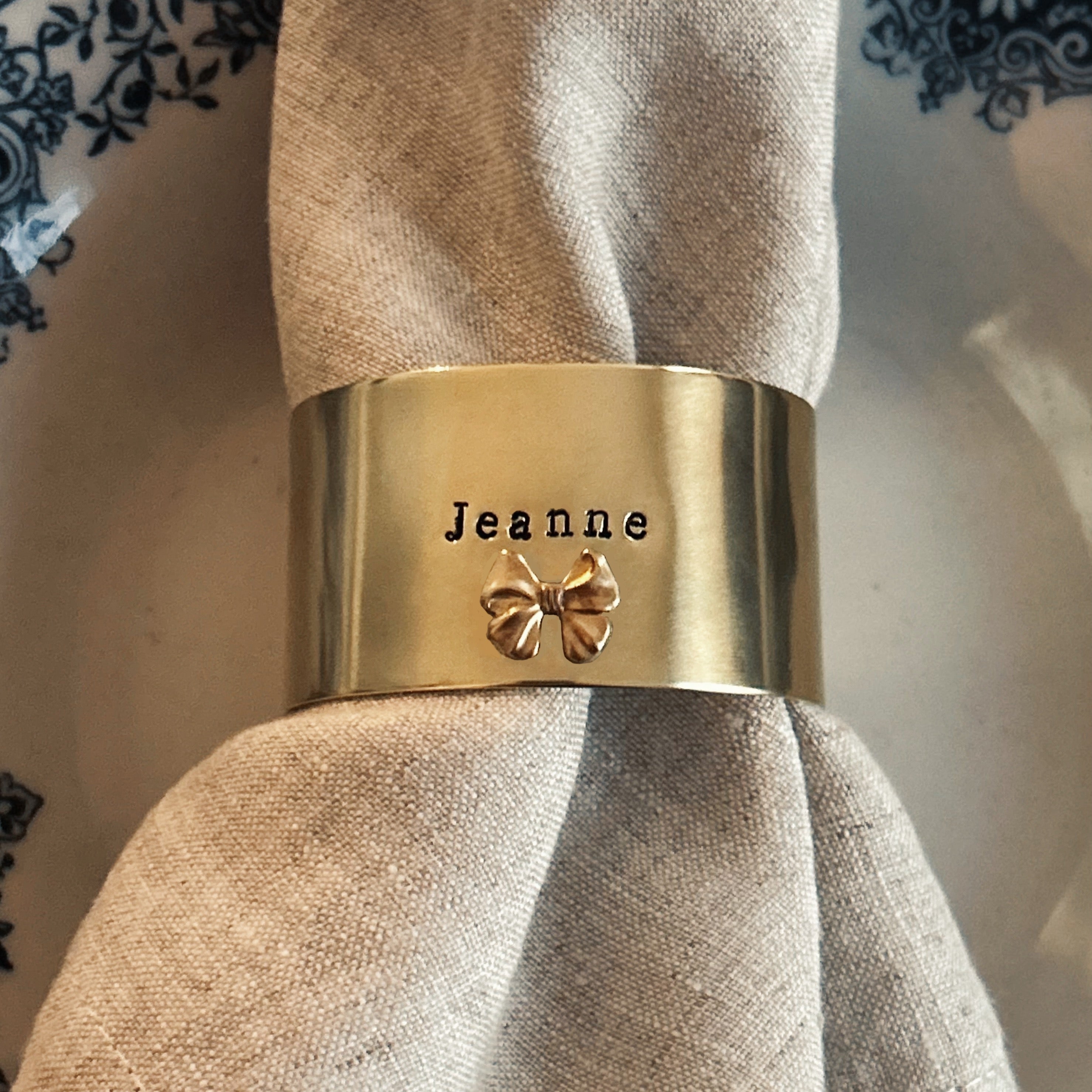 EDITION LIMITÉE | Collection Ornements | Noeud | Rond de serviette personnalisable - Diamètre large ⌀5 cm