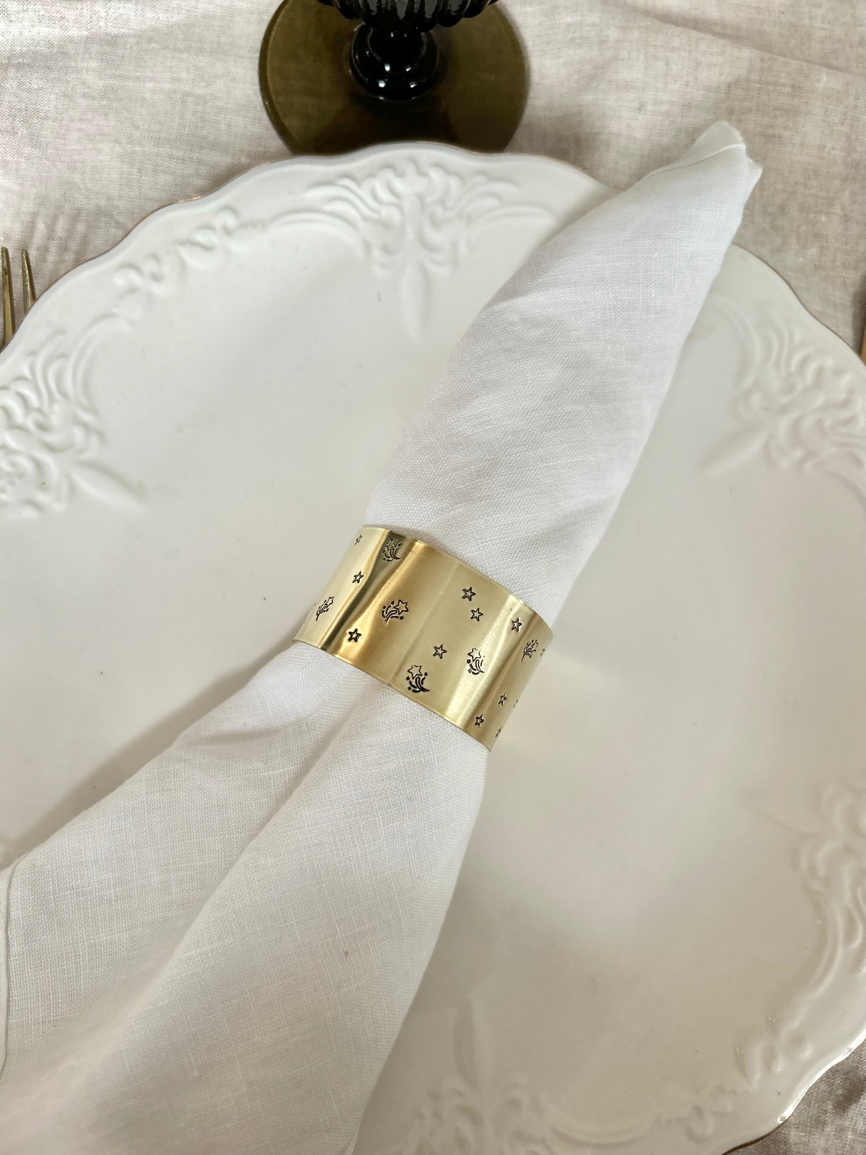 ETOILES DE NOËL | Rond de serviette en laiton doré déjà gravé - Diamètre large ⌀5 cm
