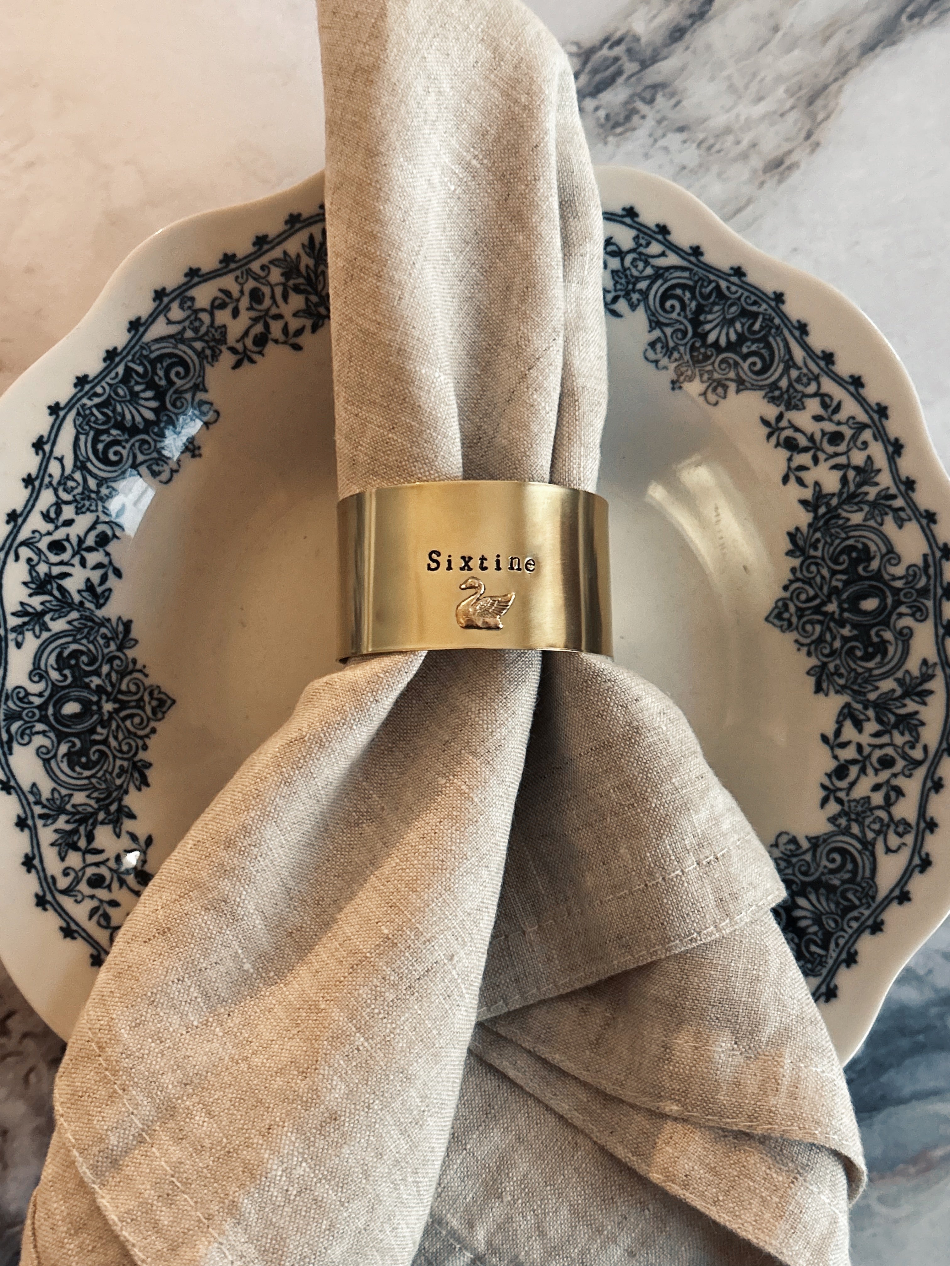 EDITION LIMITÉE | Collection Ornements | Cygne | Rond de serviette personnalisable - Diamètre large ⌀5 cm