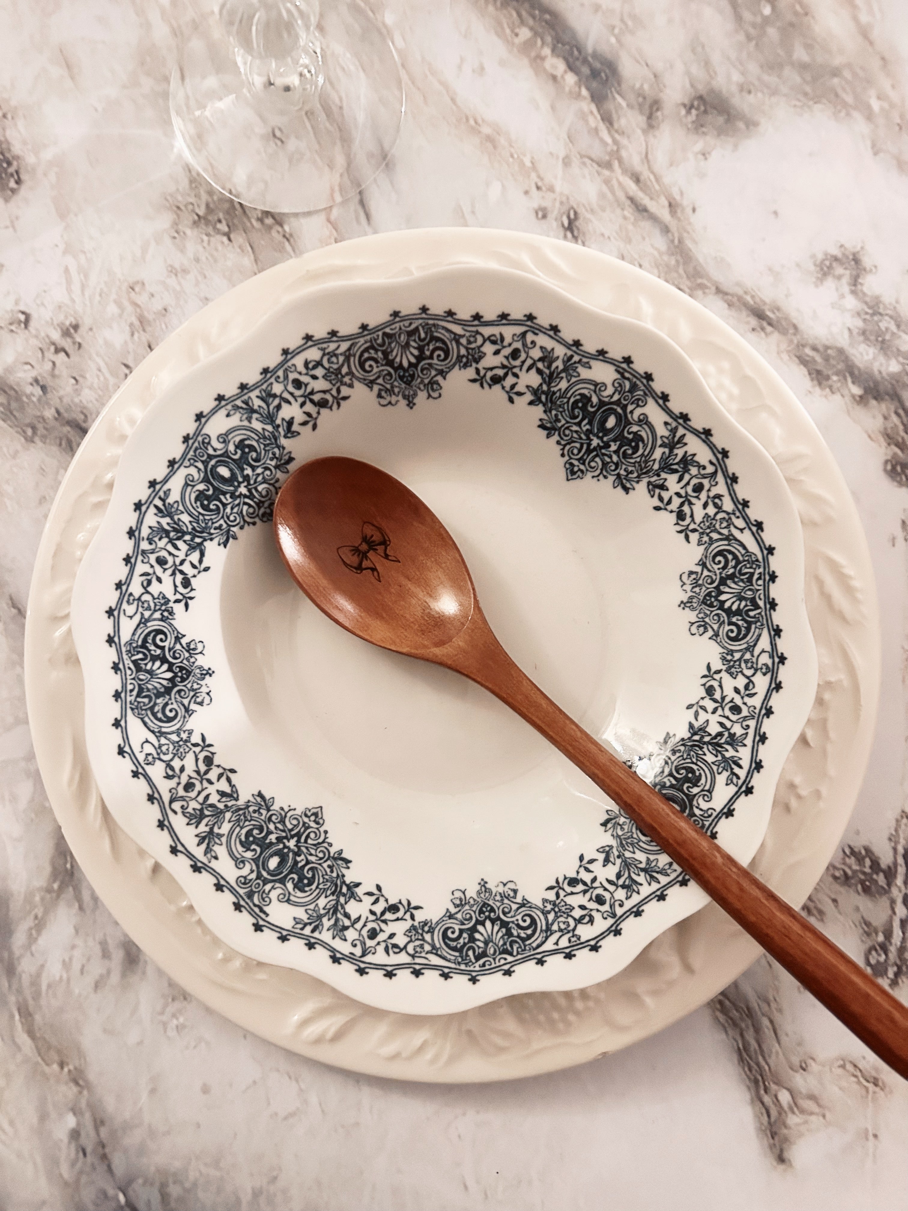 Grande cuillère en bois gravée - noeud