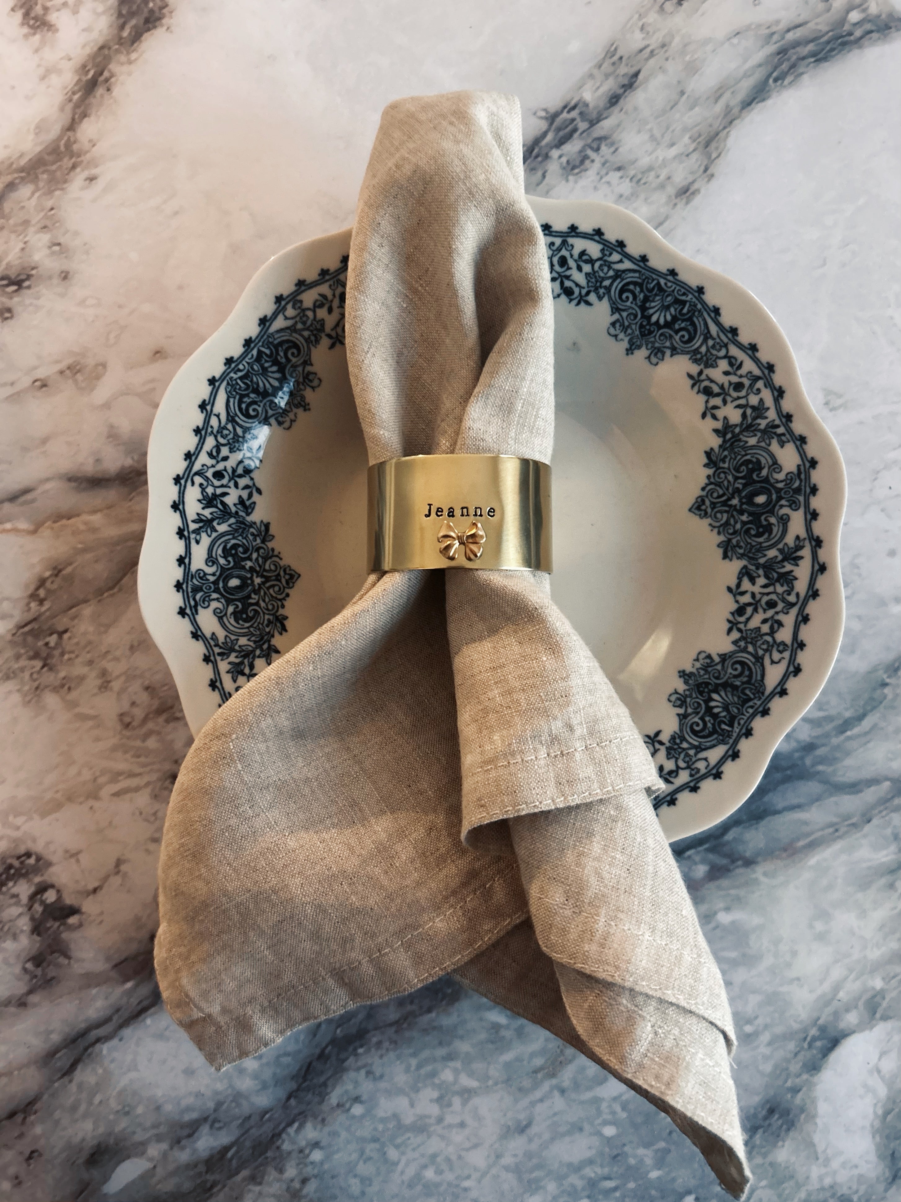EDITION LIMITÉE | Collection Ornements | Noeud | Rond de serviette personnalisable - Diamètre large ⌀5 cm