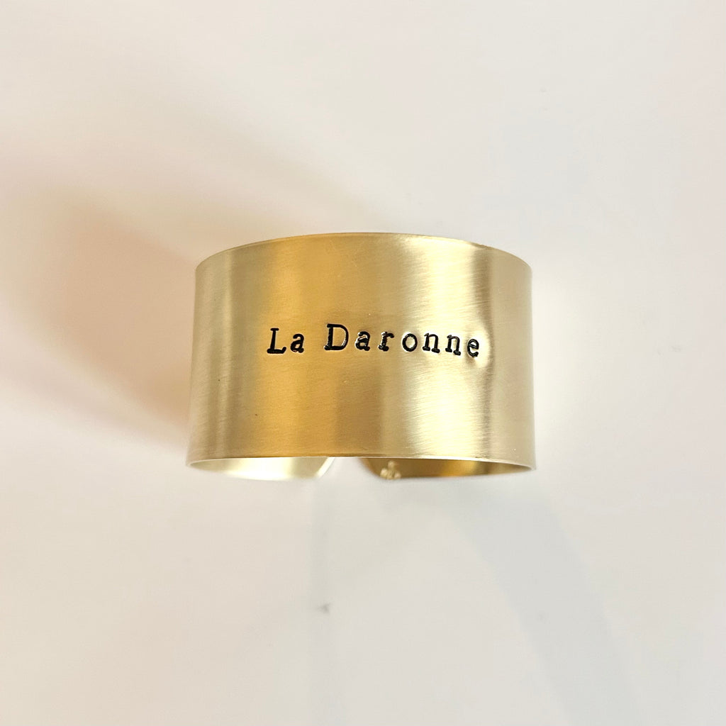 La Daronne | Série - Rond de serviette en laiton brut gravé (2 diamètres possibles)