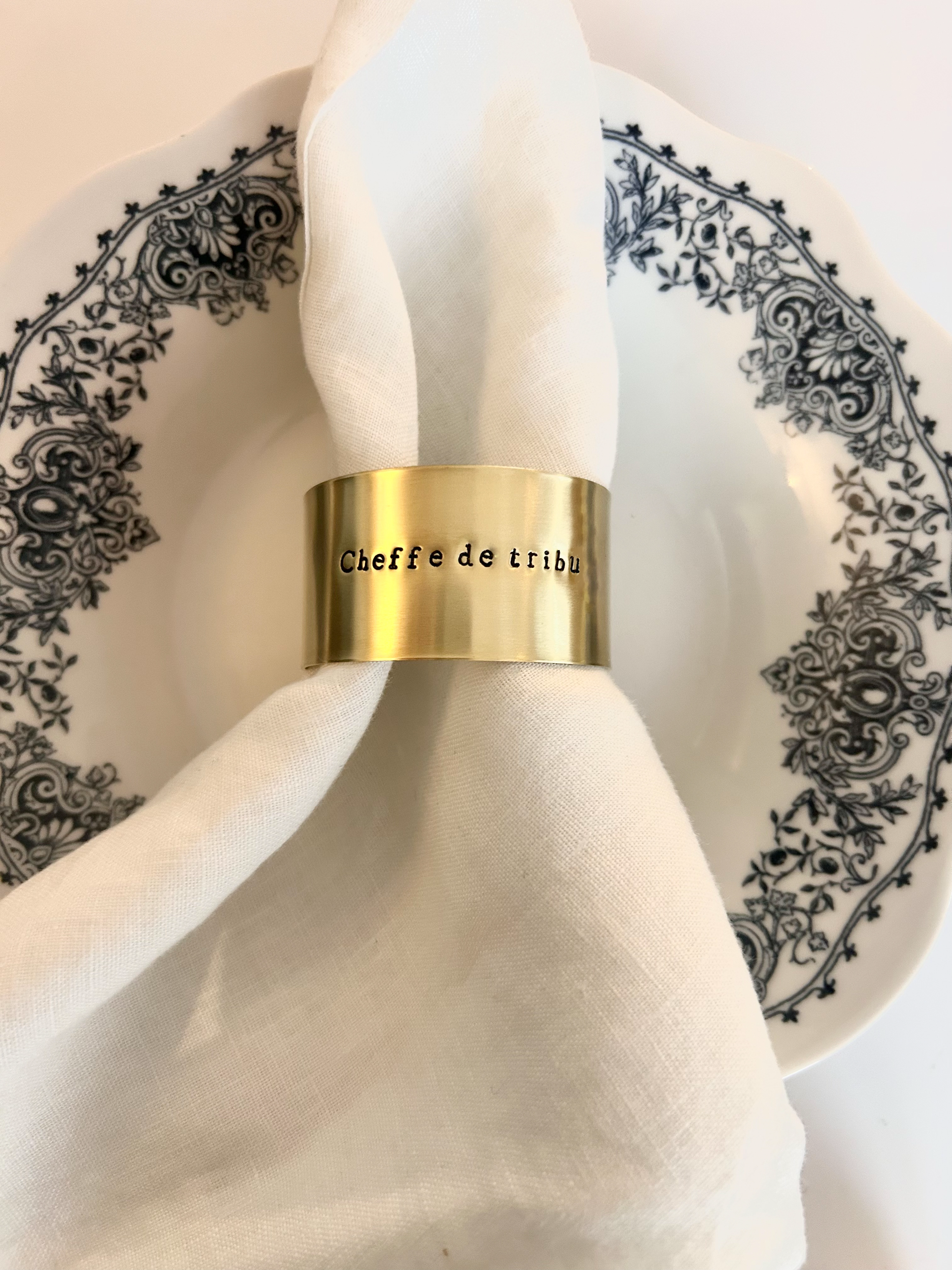 Cheffe de tribu | Série - Rond en laiton brut gravé (2 diamètres possibles)