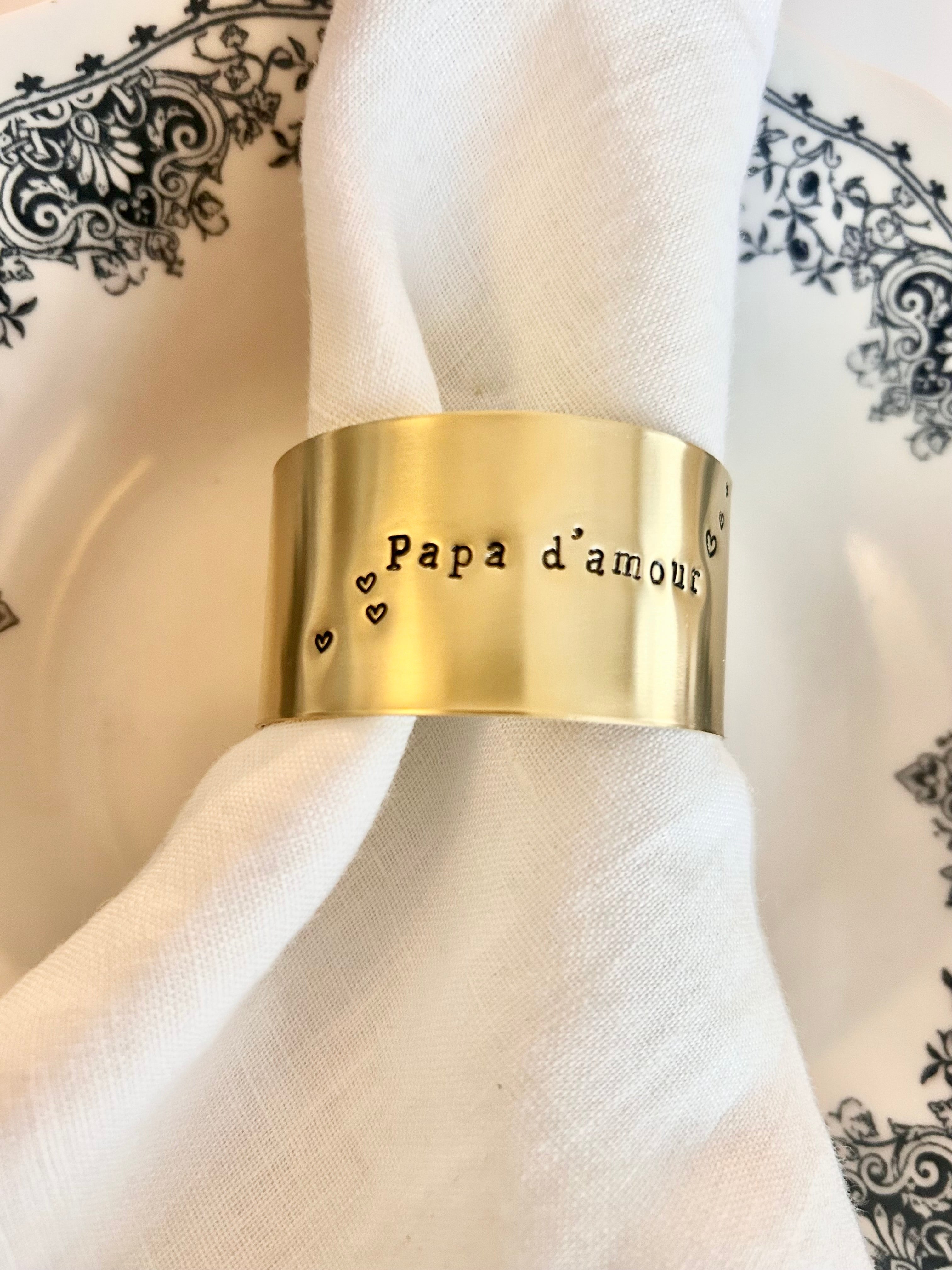 Papa d’amour | Série - Rond en laiton brut gravé avec petits cœurs (2 diamètres)