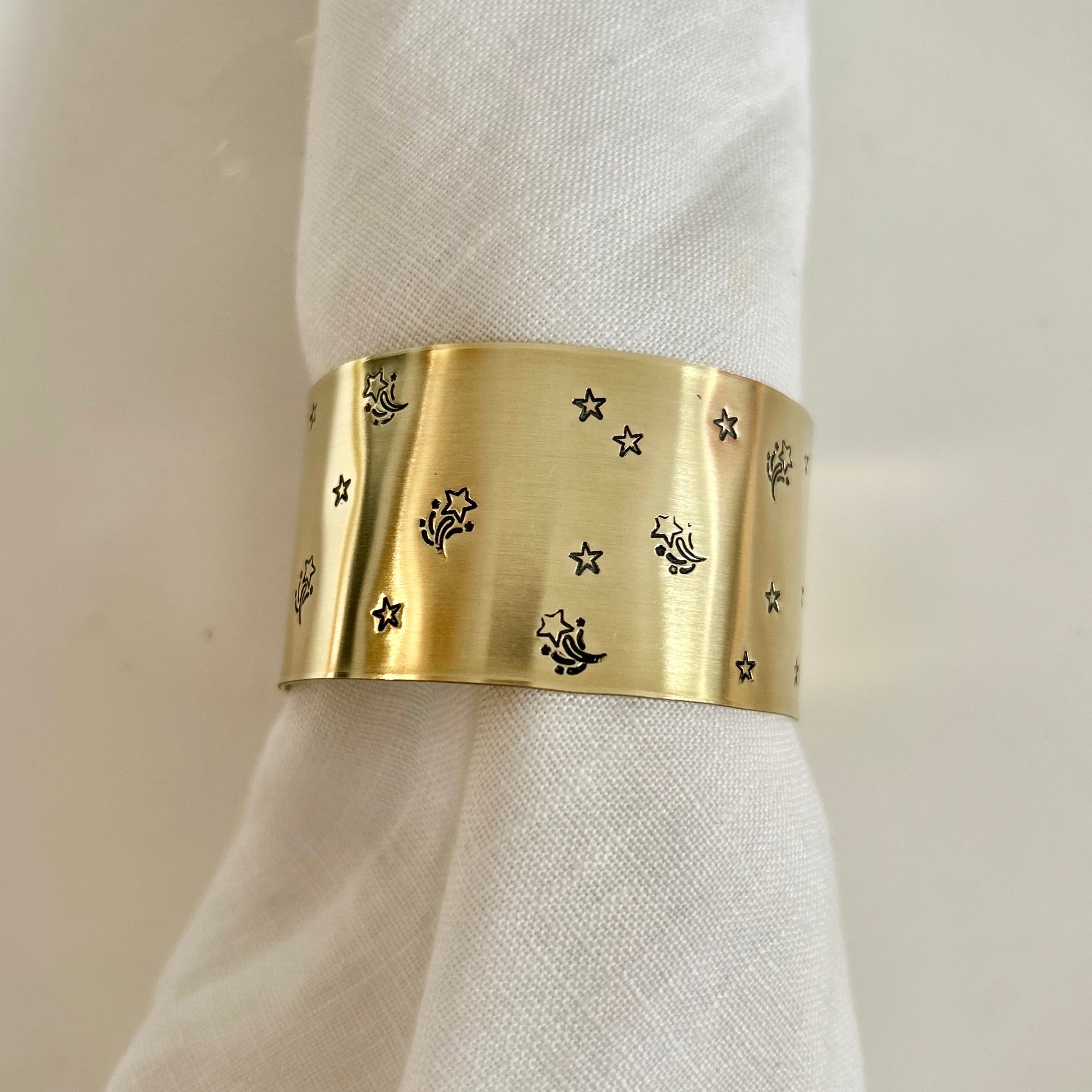 ETOILES DE NOËL | Rond de serviette en laiton doré déjà gravé - Diamètre large ⌀5 cm