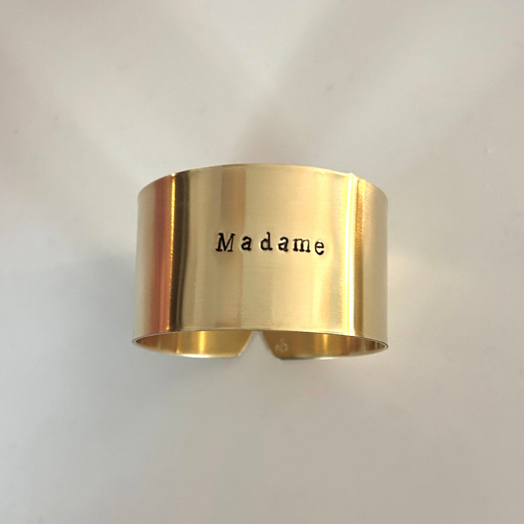 Madame | Série - Rond en laiton brut gravé (2 diamètres)
