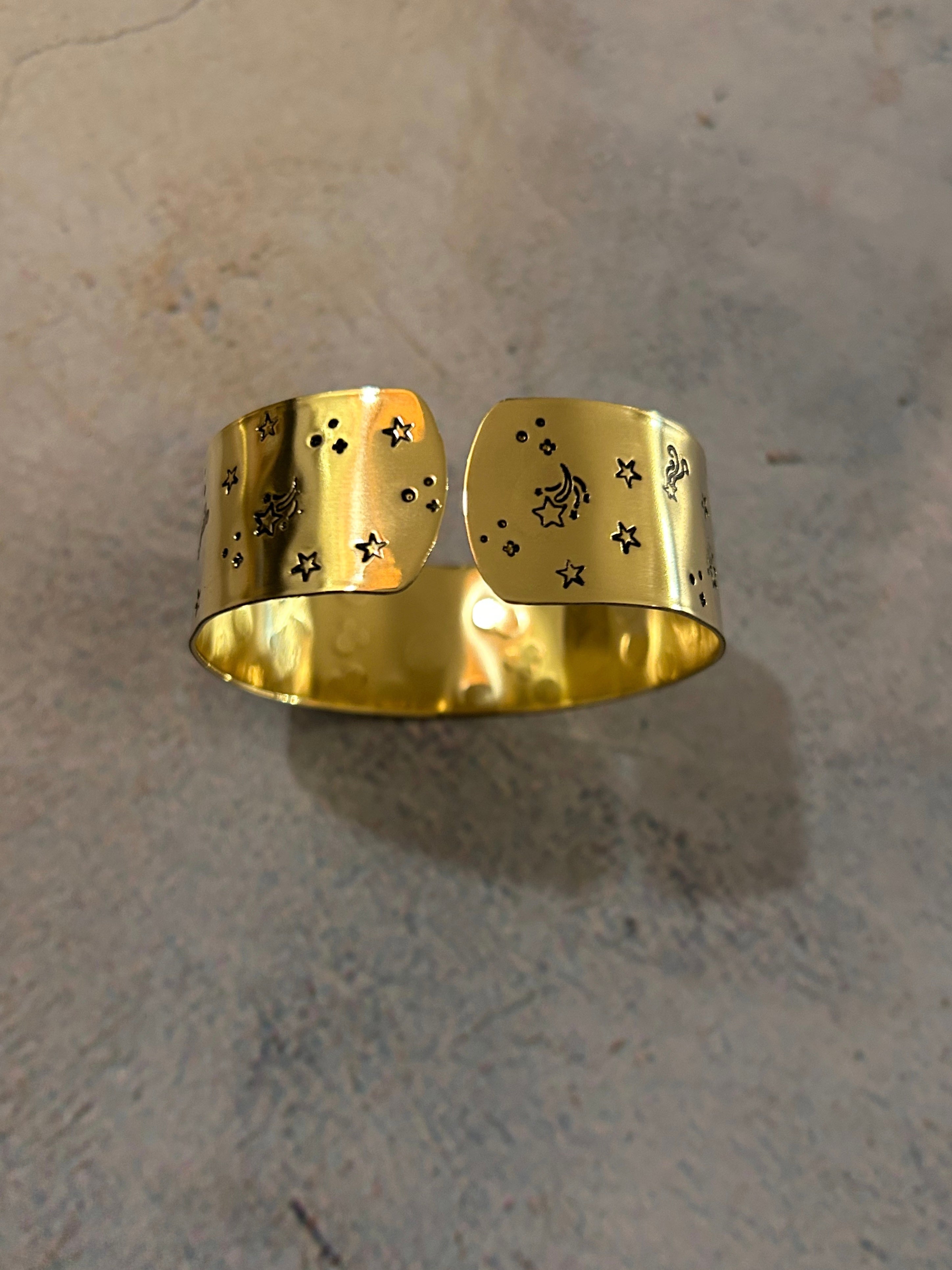 VOYAGE CÉLESTE | Rond de serviette en laiton doré déjà gravé - Petite hauteur - Diamètre large ⌀5 cm