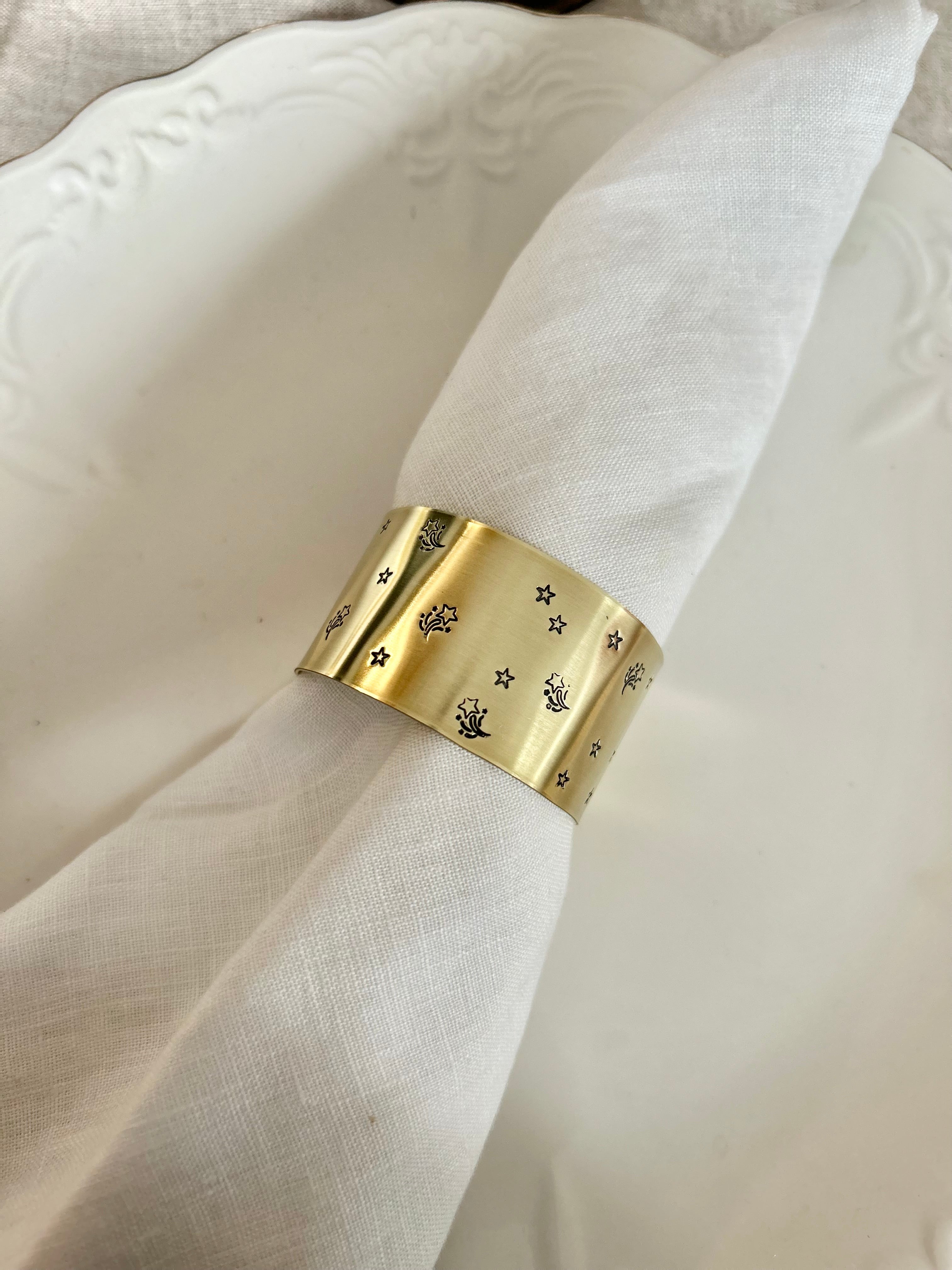 ETOILES DE NOËL | Rond de serviette en laiton doré déjà gravé - Diamètre large ⌀5 cm