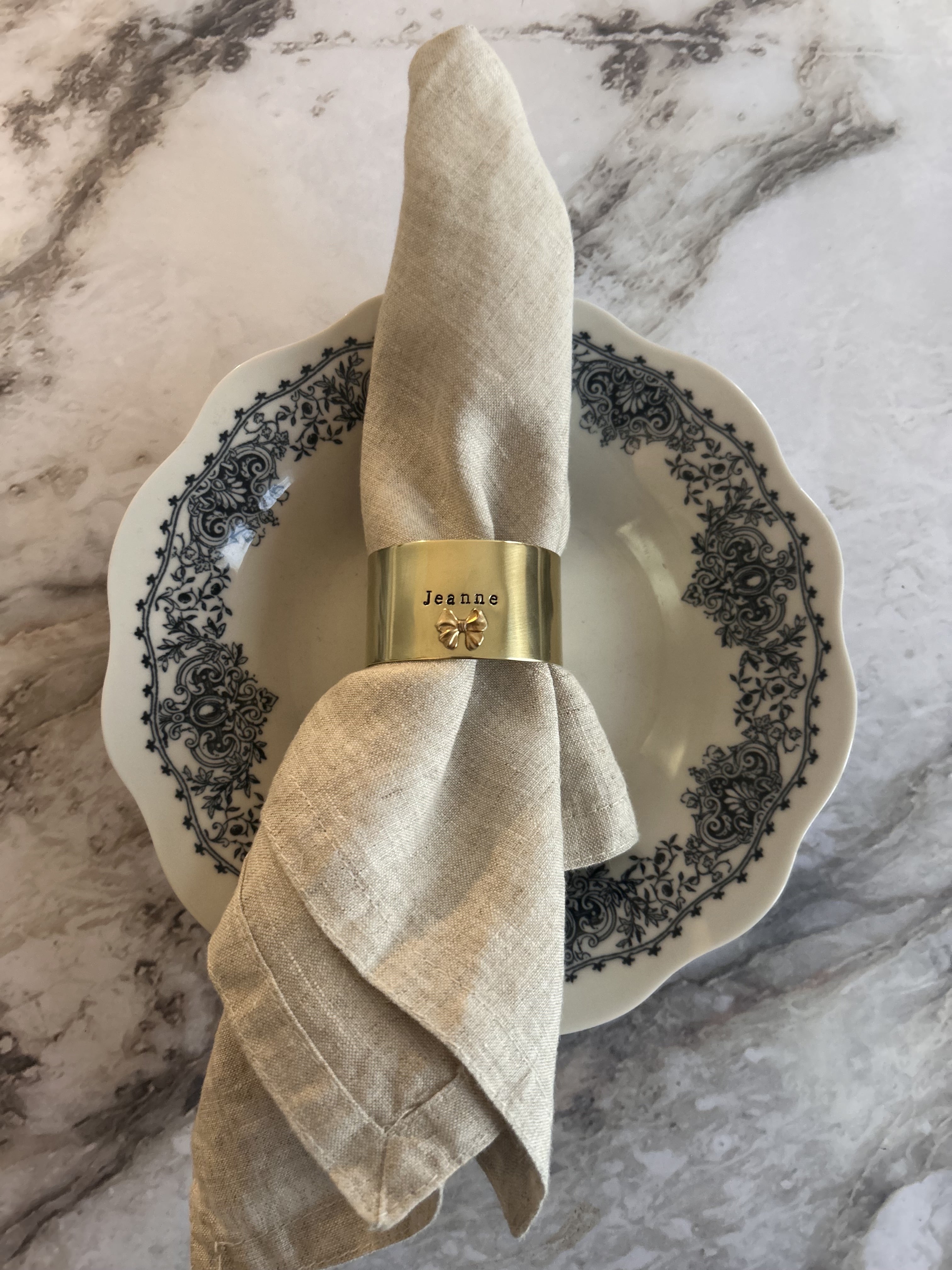 EDITION LIMITÉE | Collection Ornements | Noeud | Rond de serviette personnalisable - Diamètre large ⌀5 cm