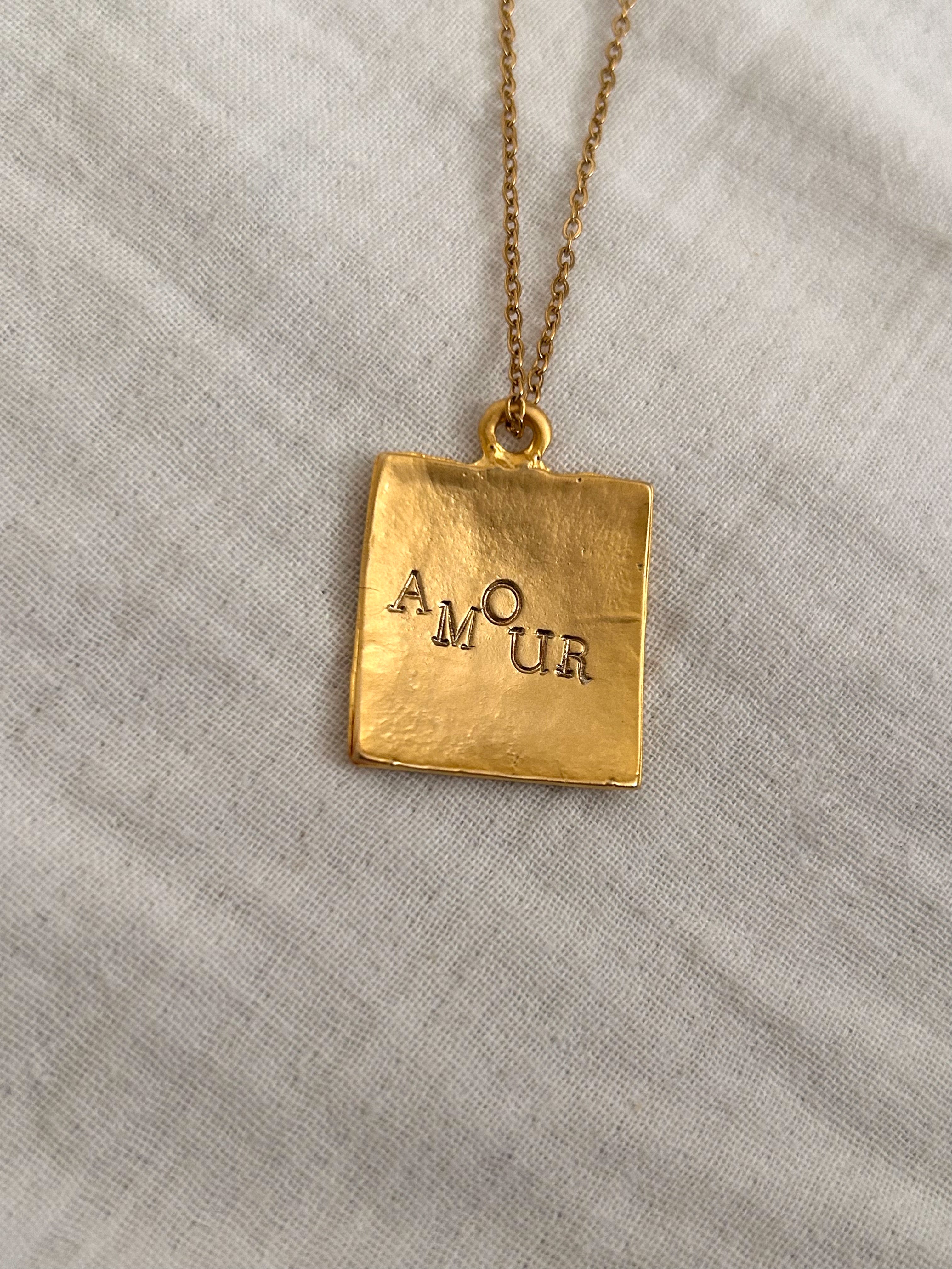 Collier Amour or mat