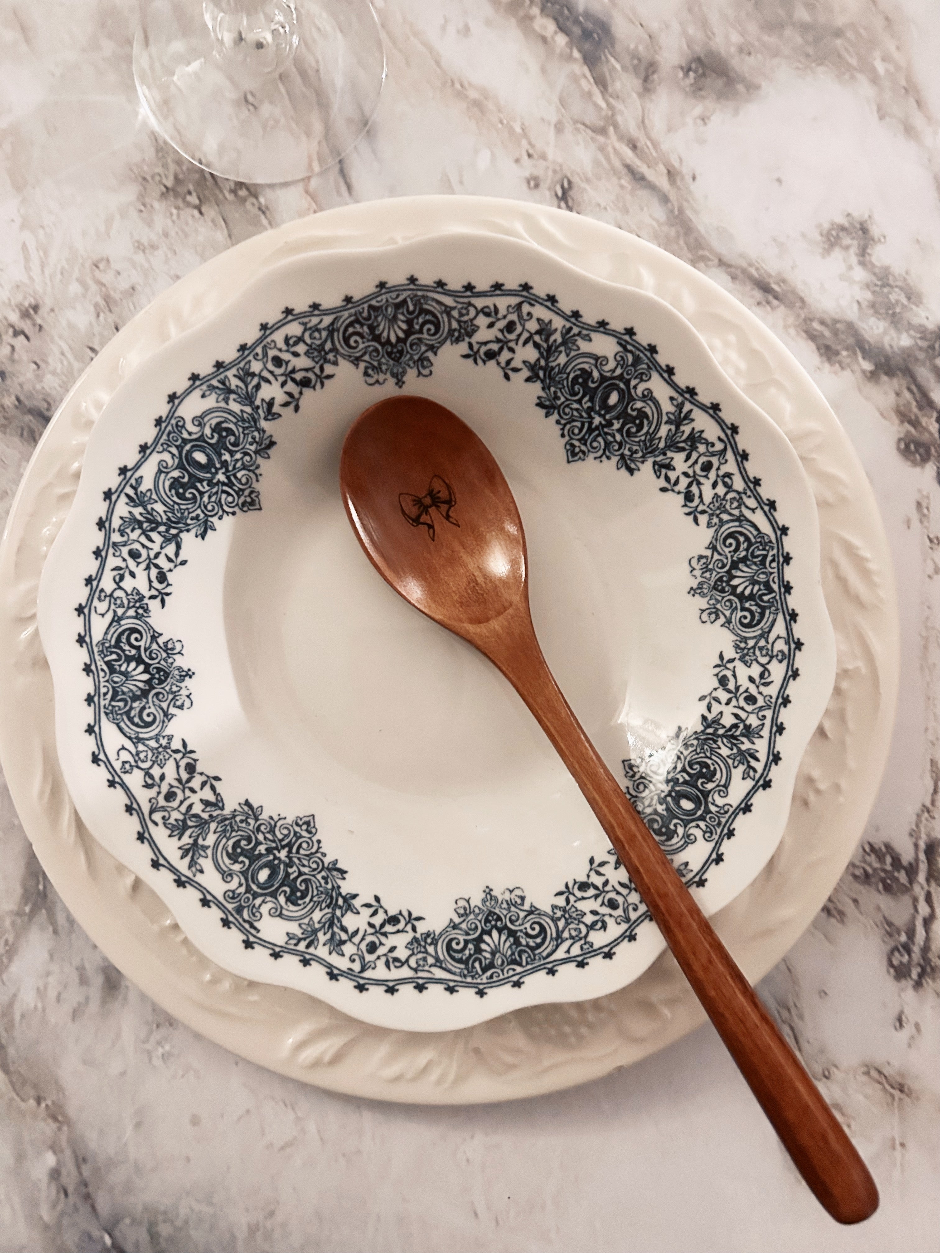 Grande cuillère en bois gravée - noeud