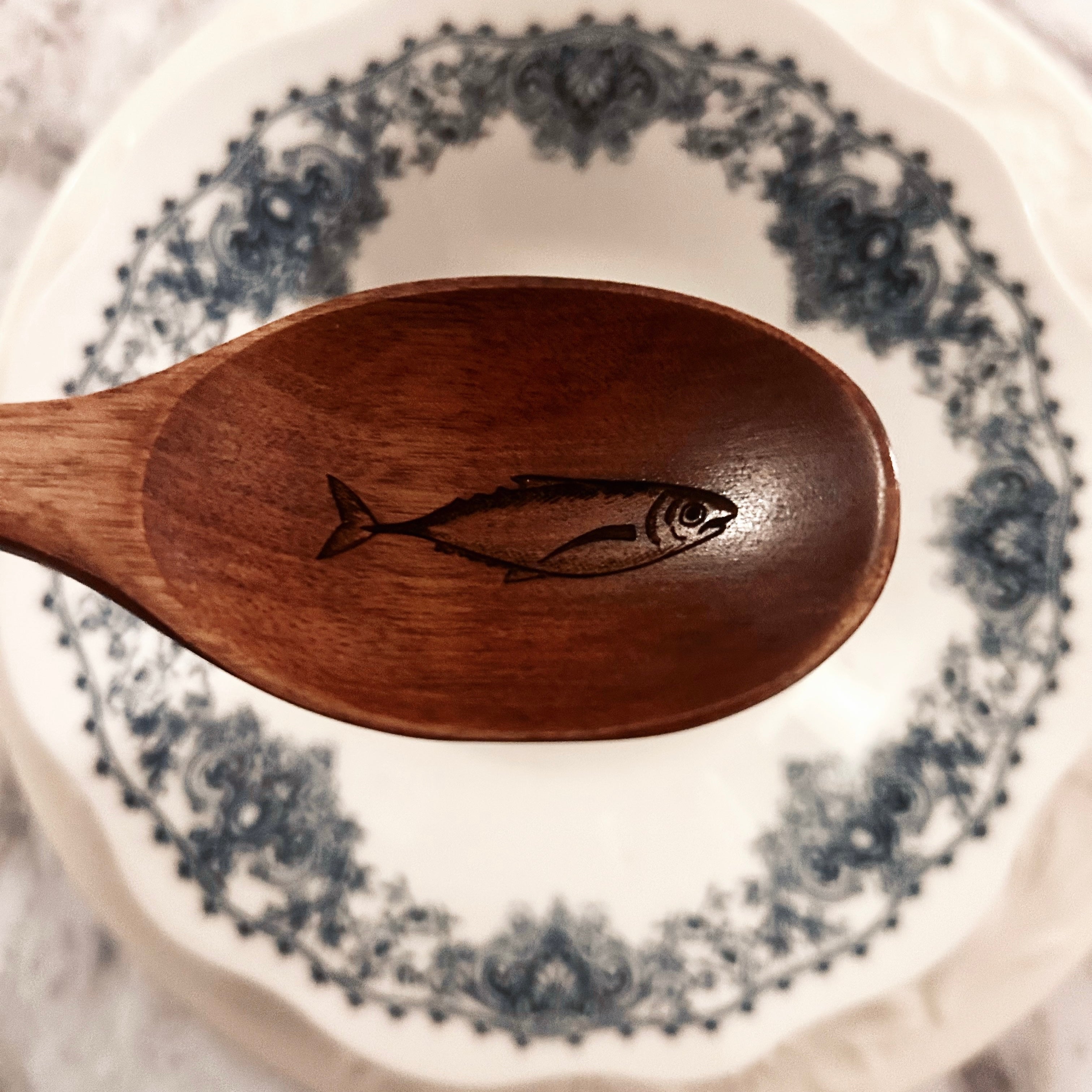 Grande cuillère en bois gravée - poisson