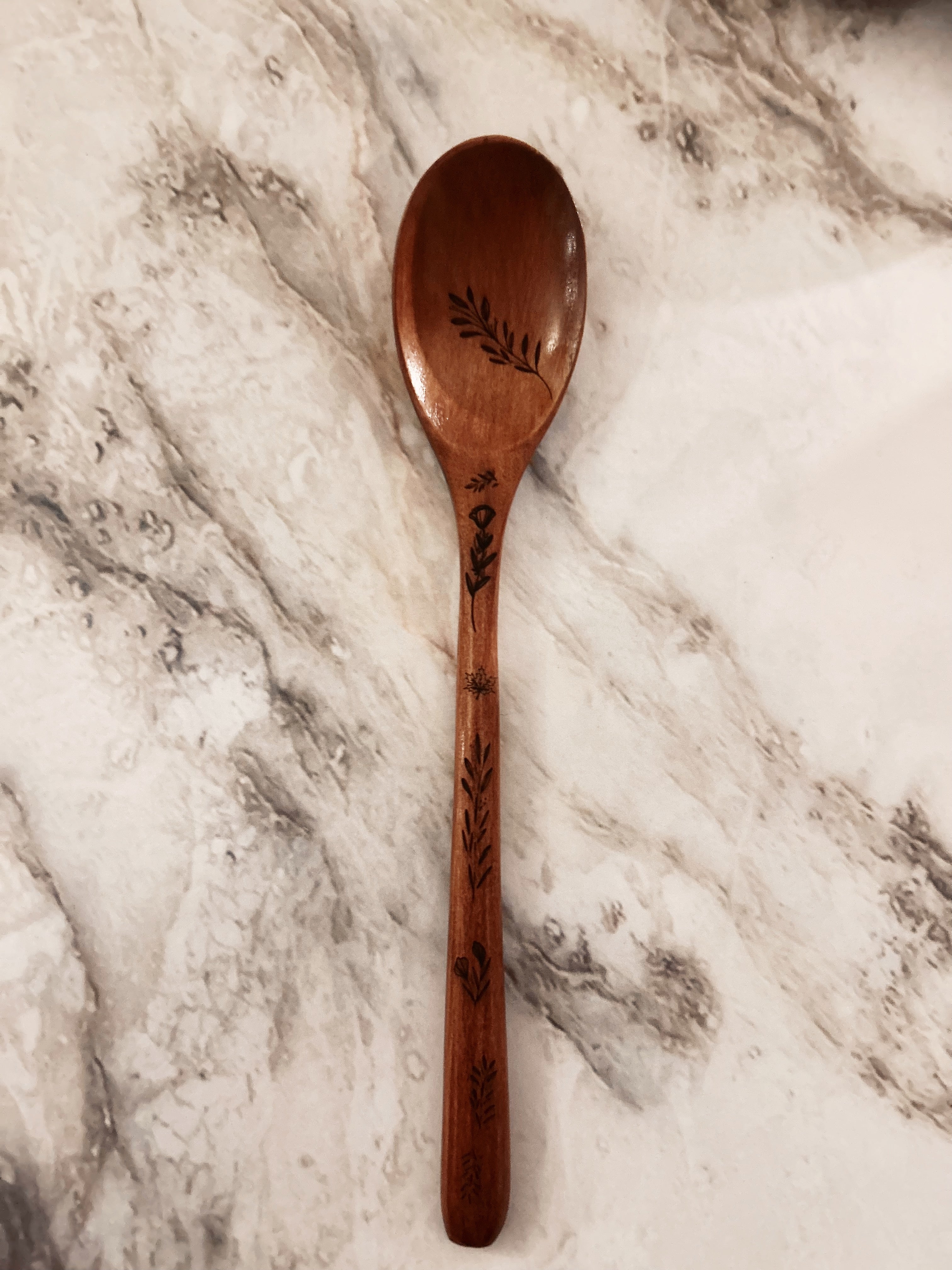 Grande cuillère en bois gravée - feuillages