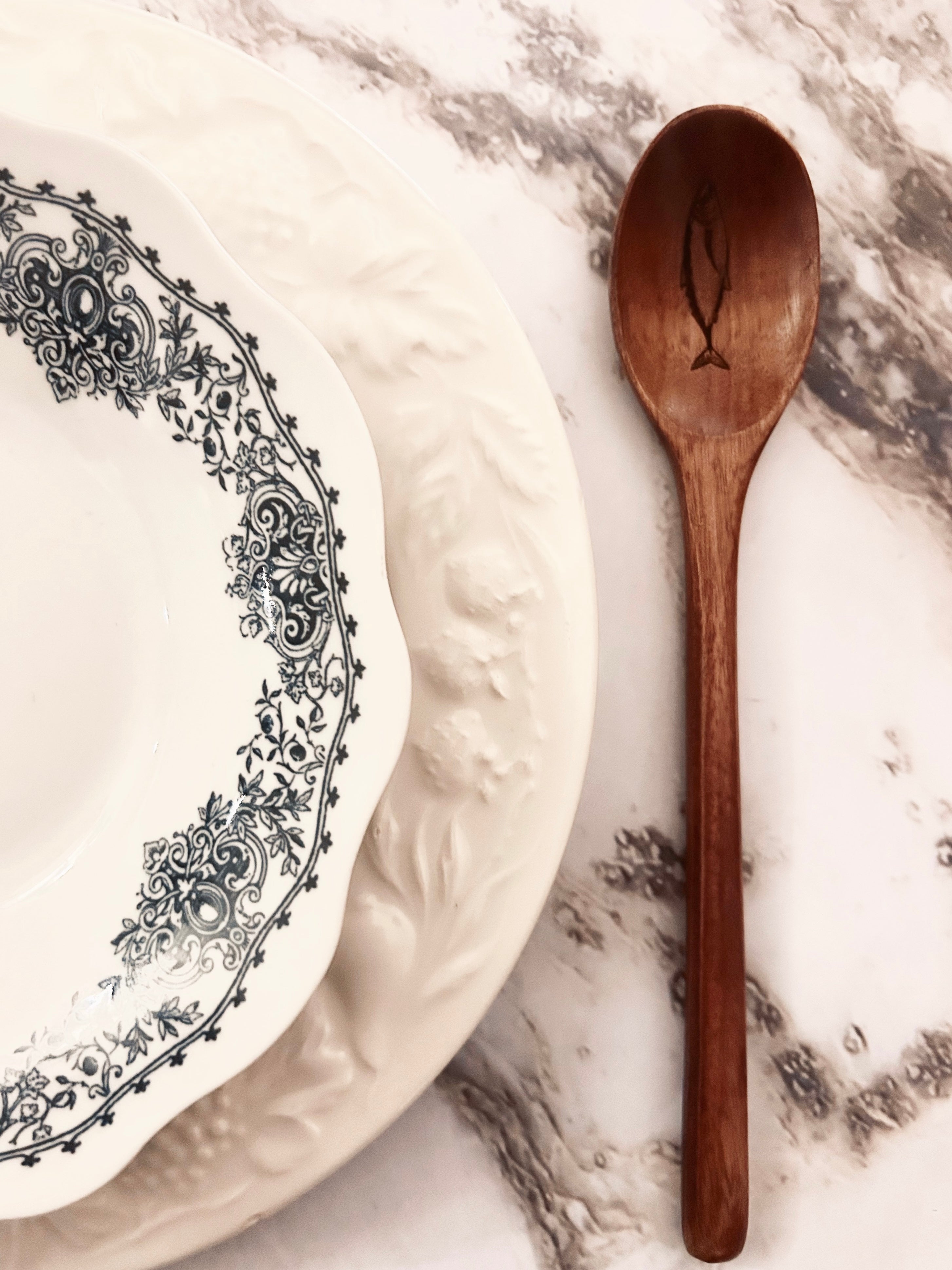 Grande cuillère en bois gravée - poisson