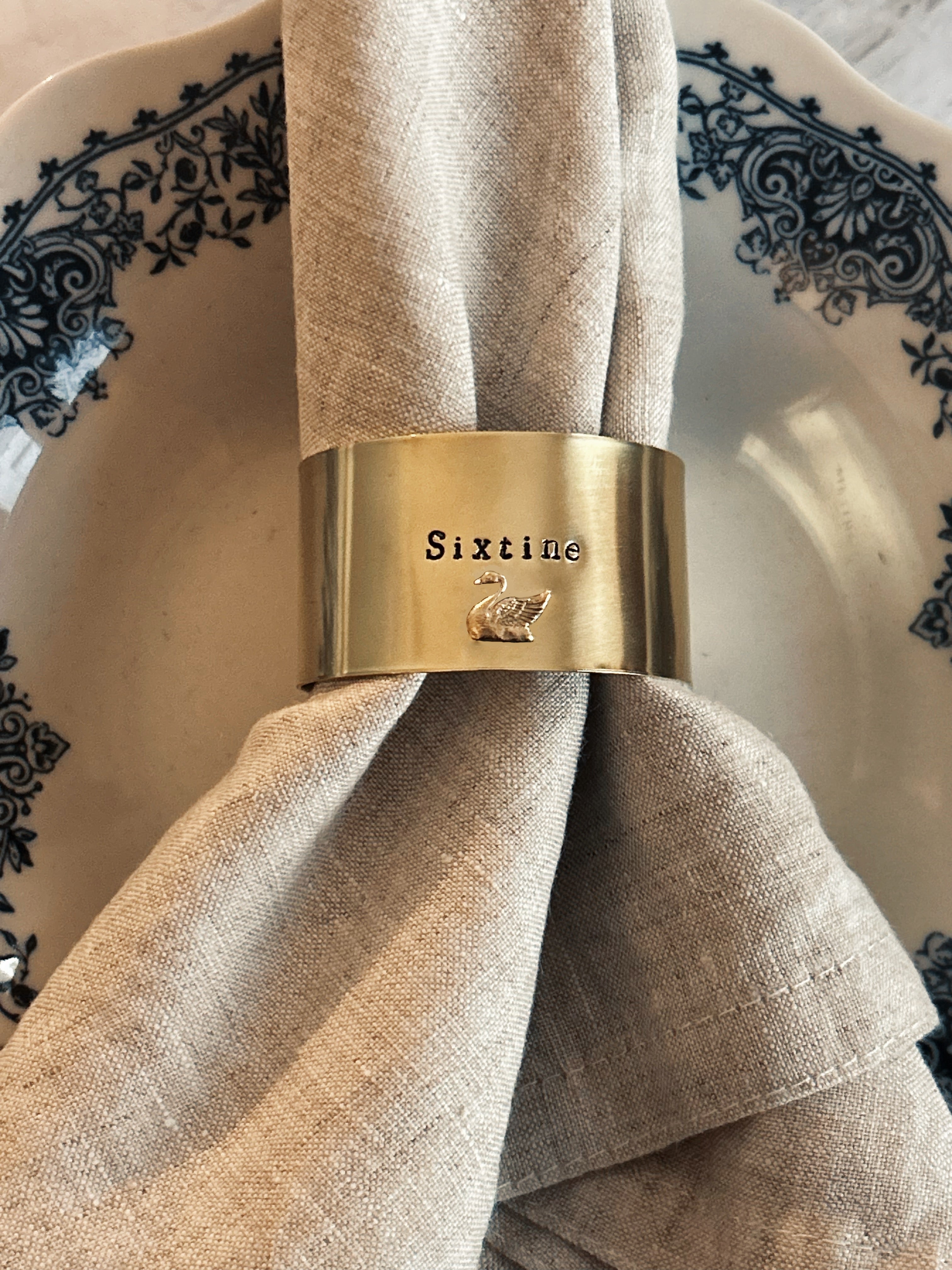 EDITION LIMITÉE | Collection Ornements | Cygne | Rond de serviette personnalisable - Diamètre large ⌀5 cm