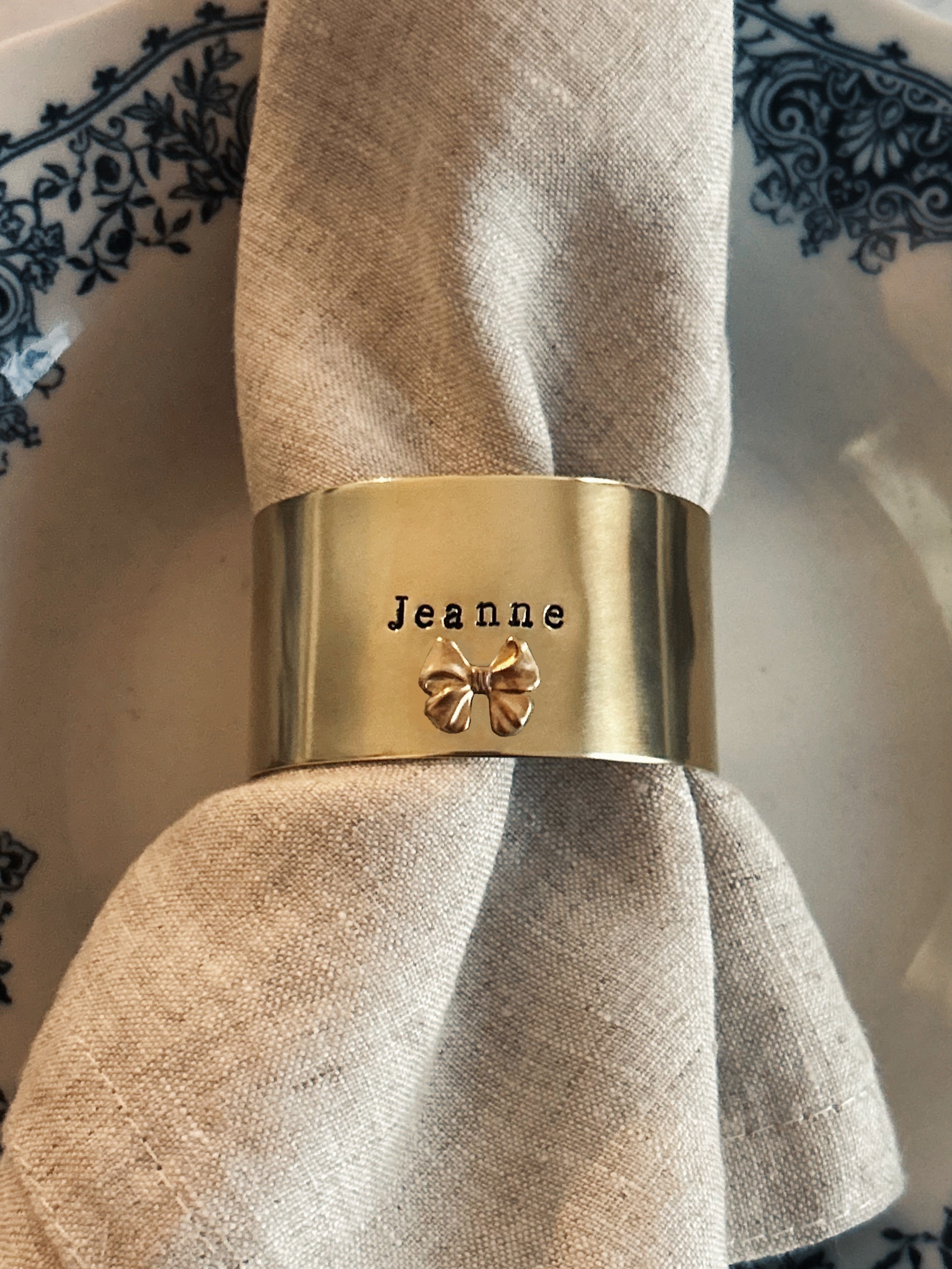 EDITION LIMITÉE | Collection Ornements | Noeud | Rond de serviette personnalisable - Diamètre large ⌀5 cm