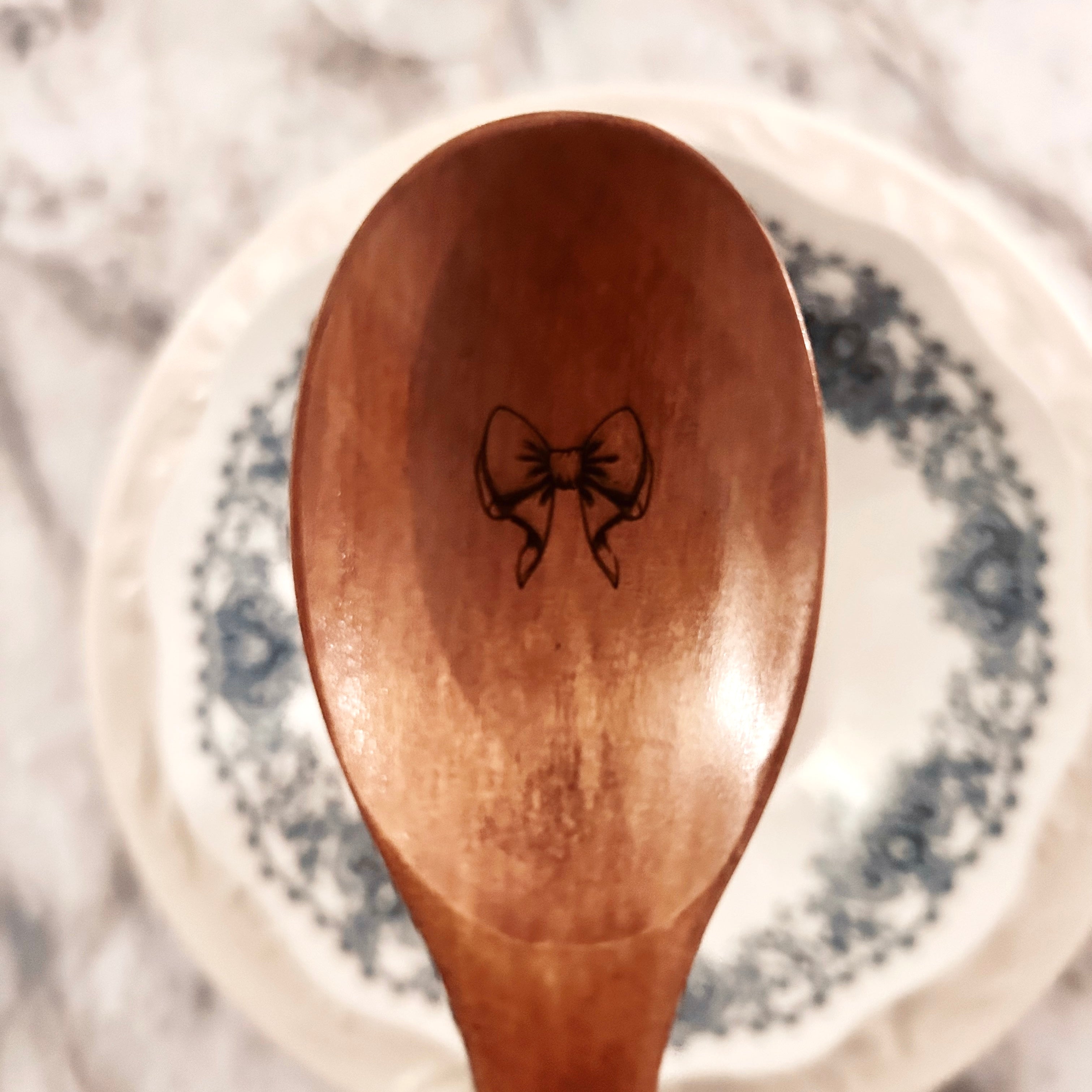 Grande cuillère en bois gravée - noeud