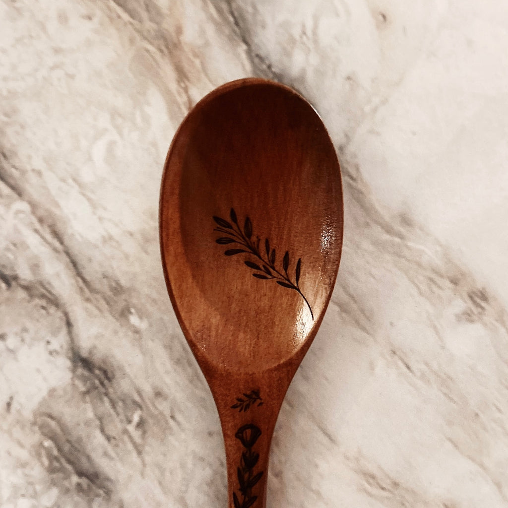 Grande cuillère en bois gravée - feuillages