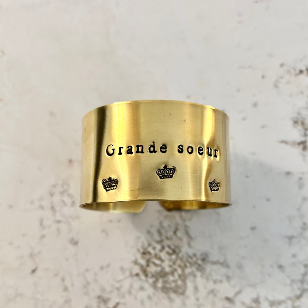 Grande soeur | Collection oups les imparfaits - Rond en laiton gravé 3 couronnes