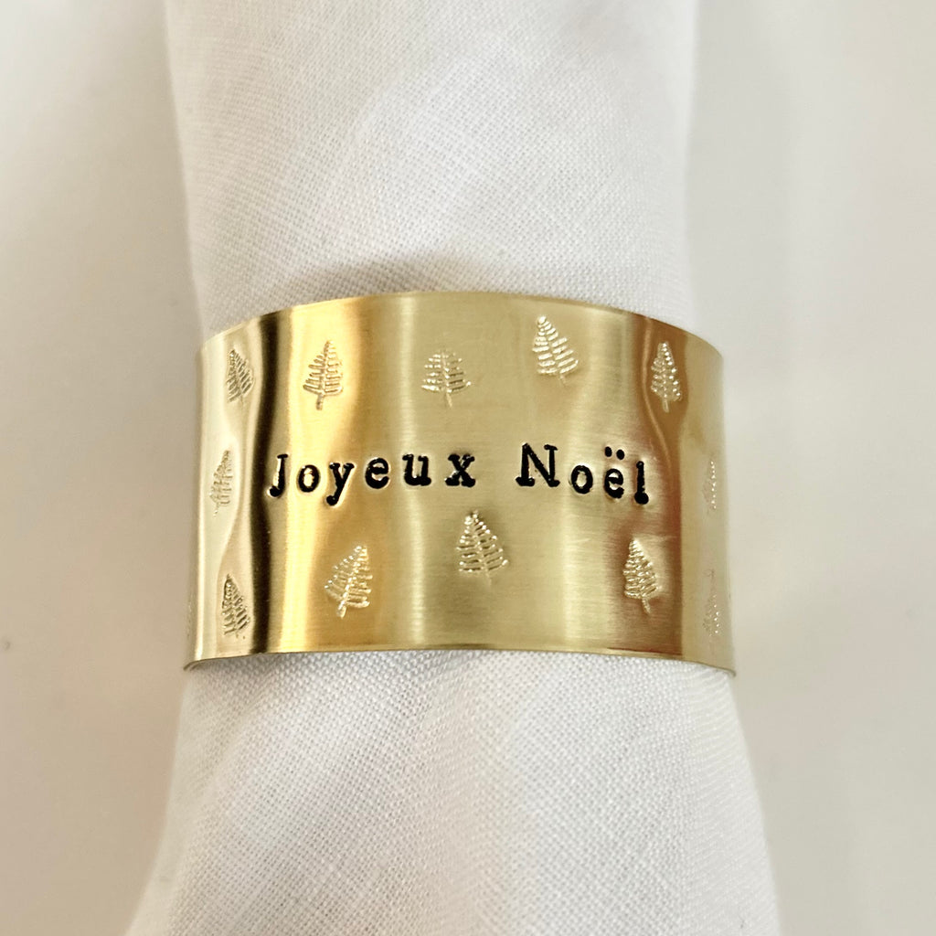 JOYEUX NOEL | pluie de sapins | Rond de serviette en laiton doré - Diamètre large ⌀5 cm