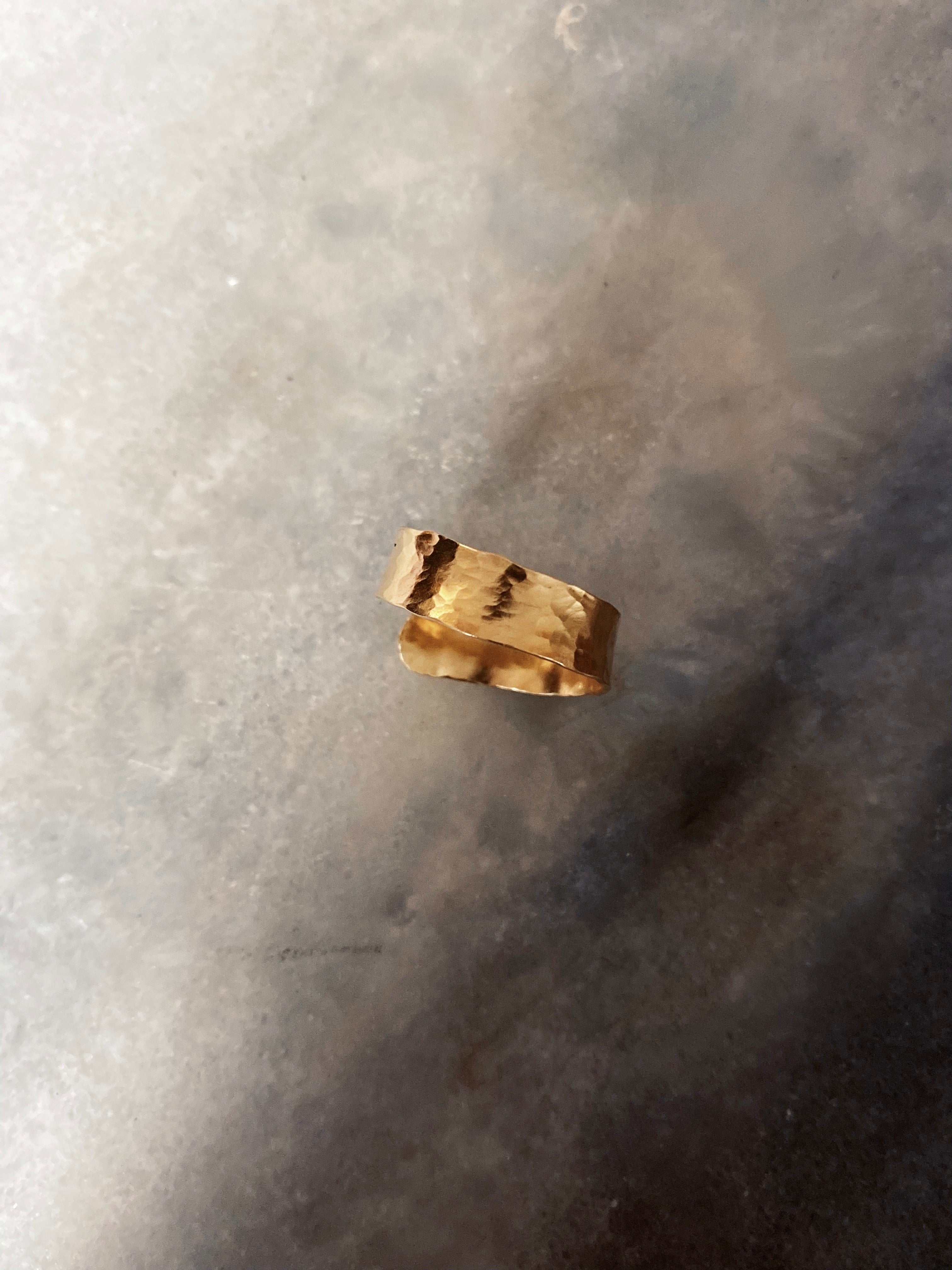 Bague MELO en laiton micro martelé