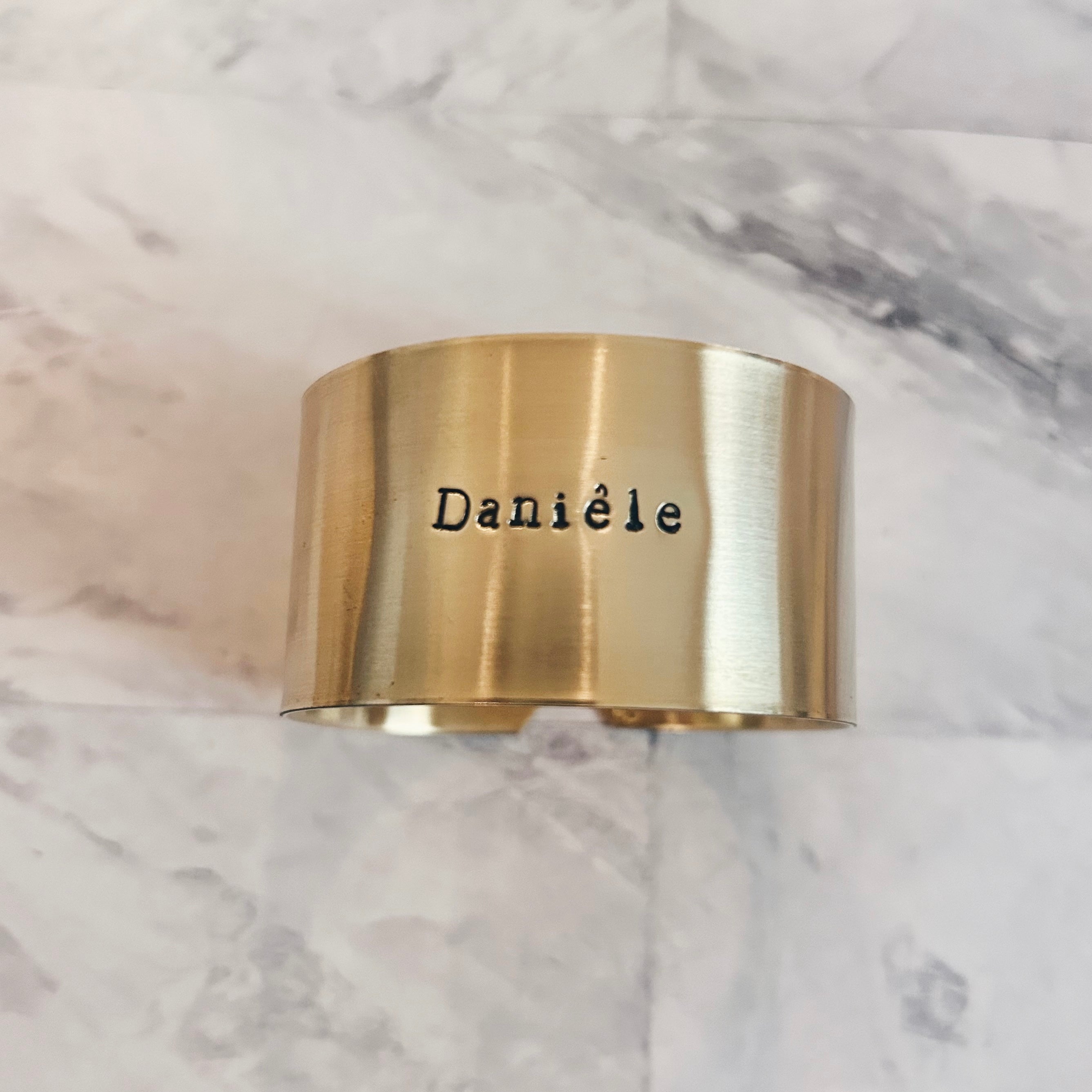 Danièle 🍀 Rond en laiton gravé