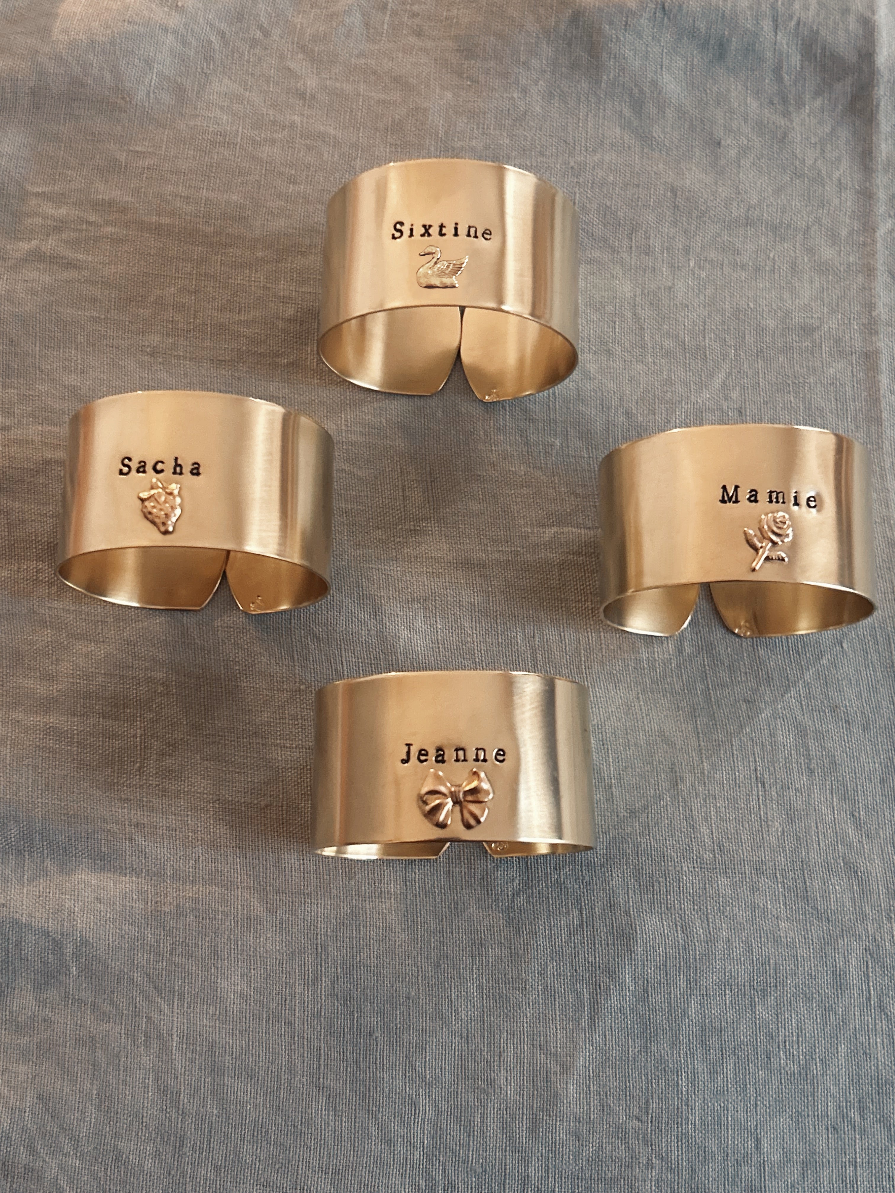 EDITION LIMITÉE | Collection Ornements | Rose | Rond de serviette personnalisable - Diamètre large ⌀5 cm