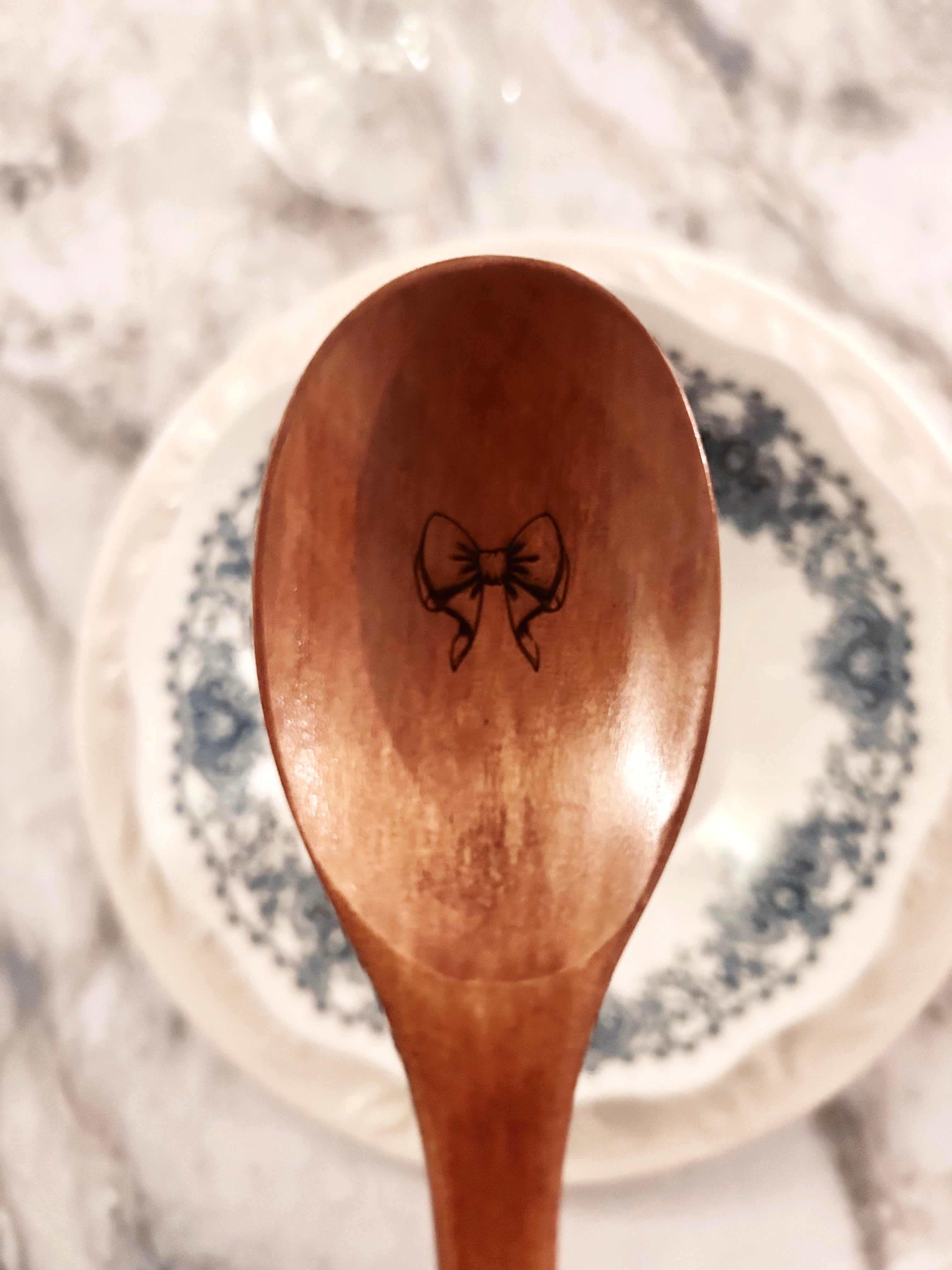 Grande cuillère en bois gravée - noeud