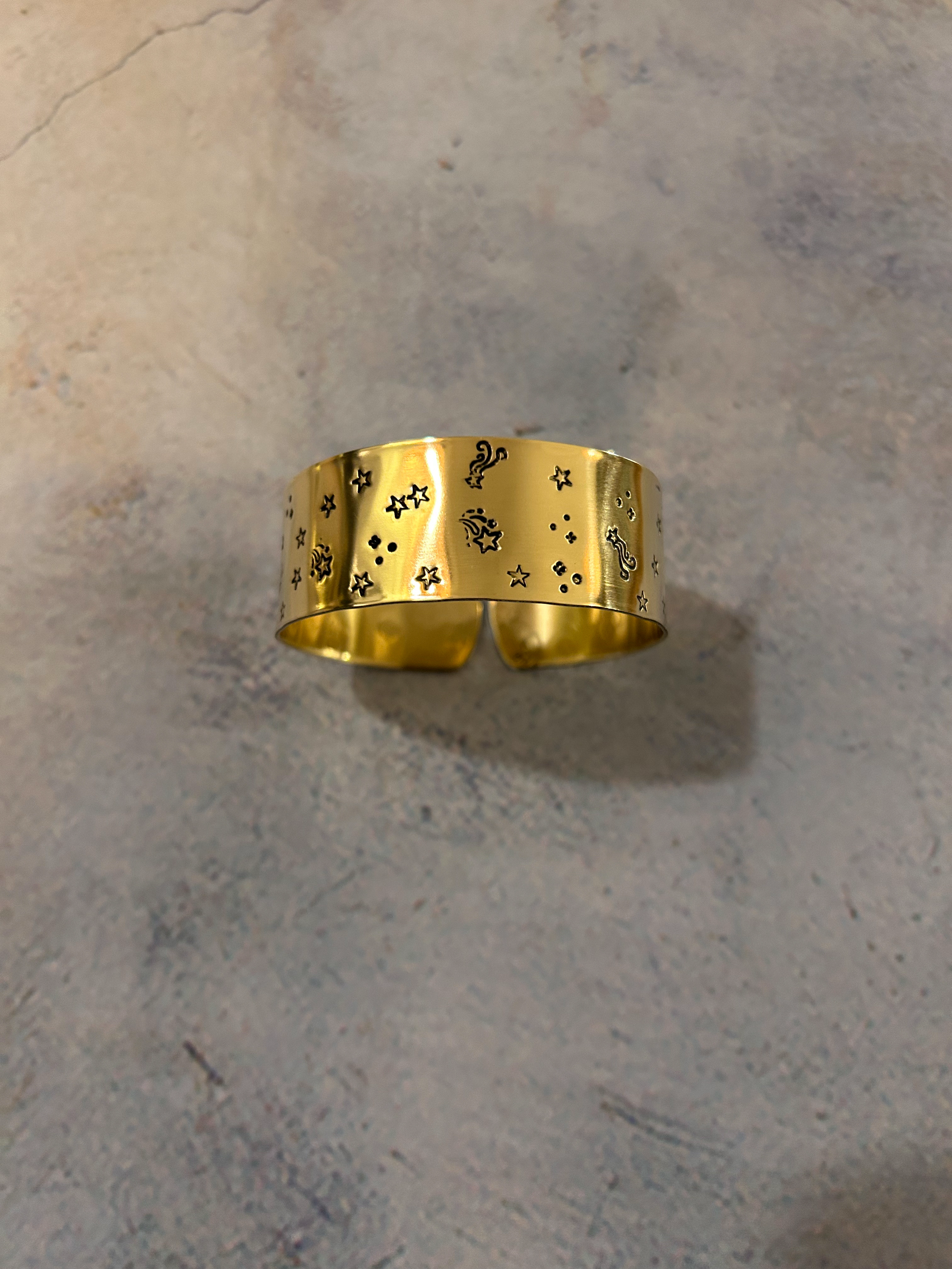 VOYAGE CÉLESTE | Rond de serviette en laiton doré déjà gravé - Petite hauteur - Diamètre large ⌀5 cm