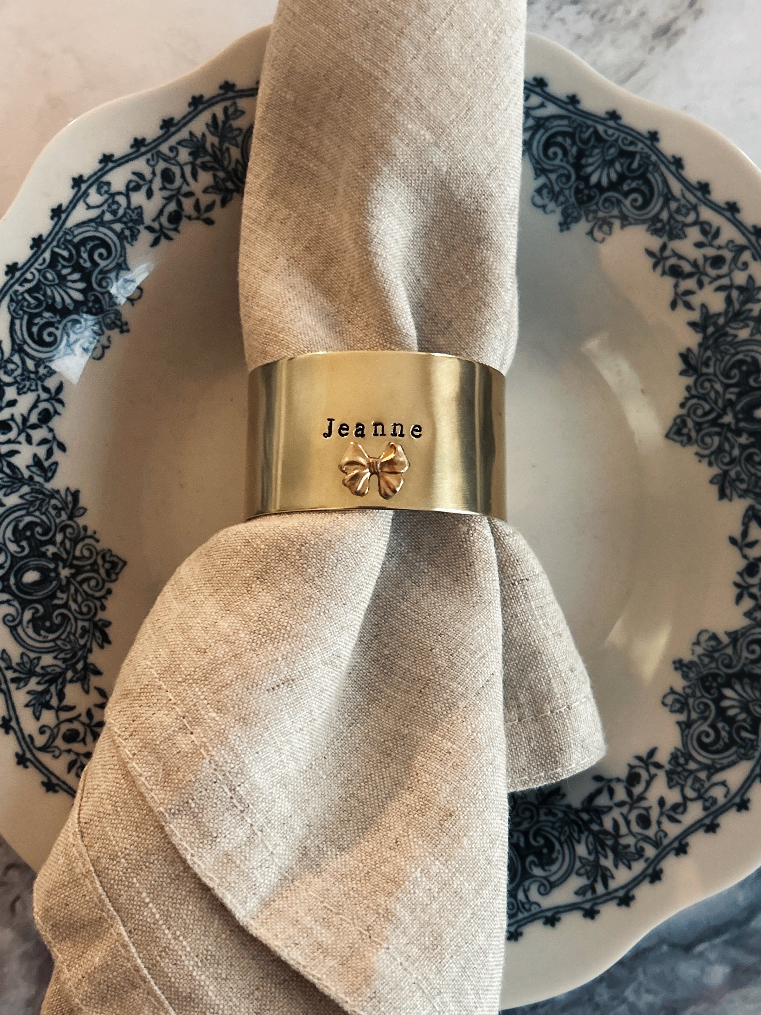 EDITION LIMITÉE | Collection Ornements | Noeud | Rond de serviette personnalisable - Diamètre large ⌀5 cm