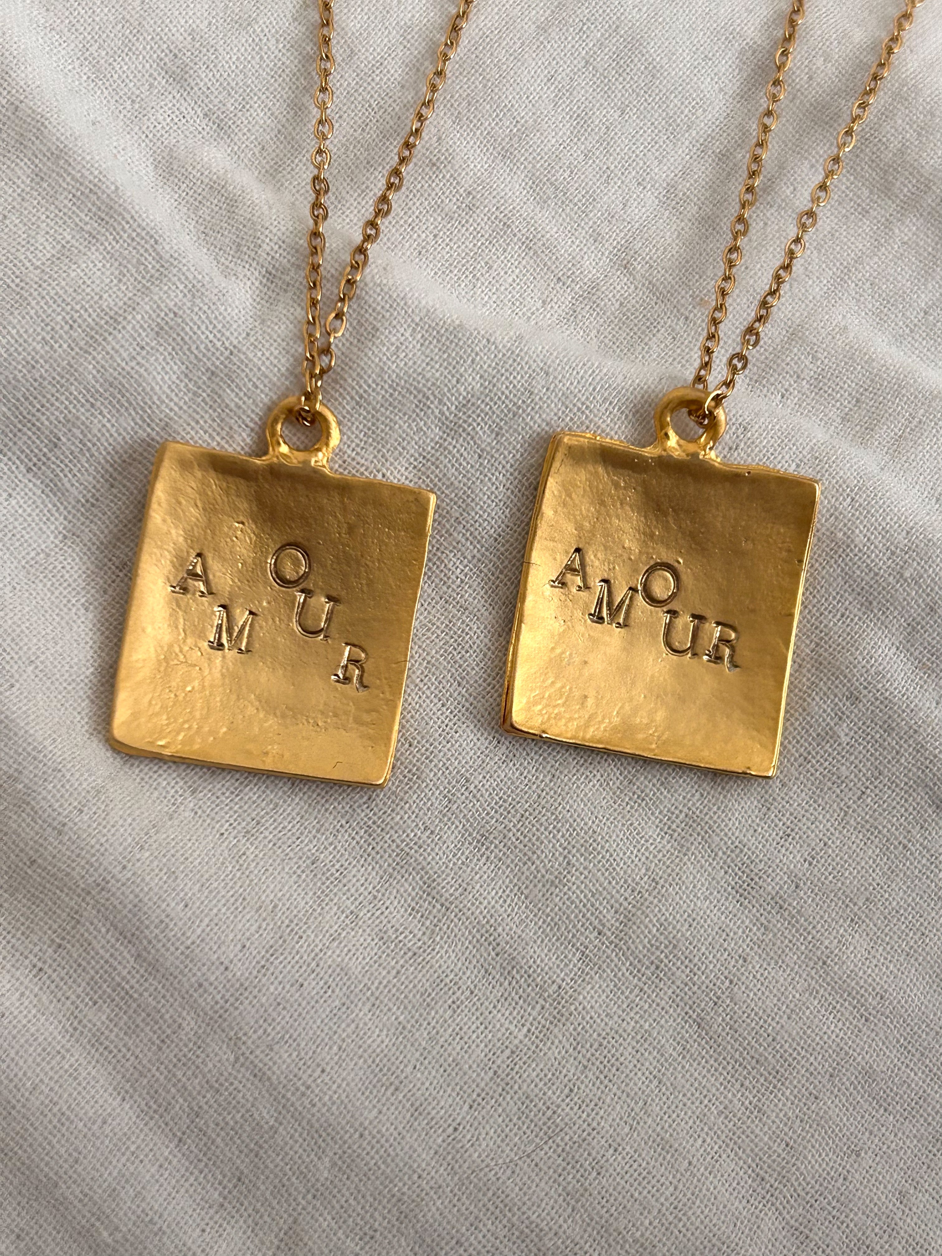 Collier Amour or mat