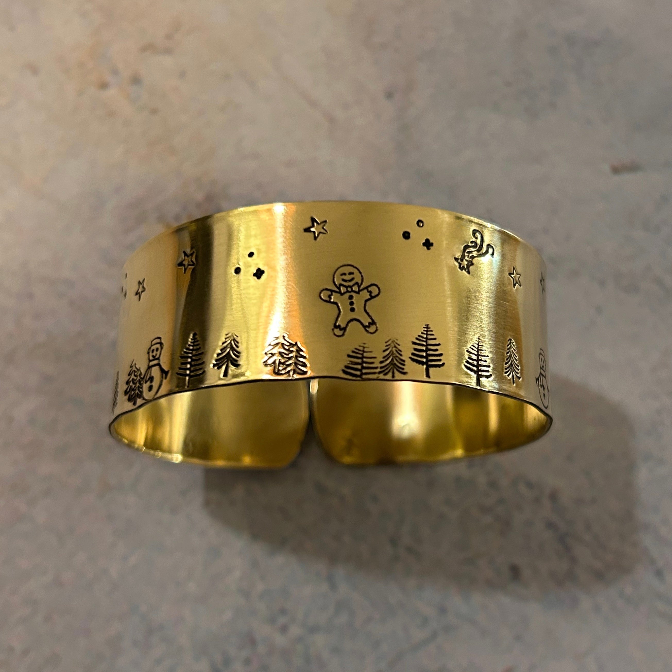 GINGERBREAD | Rond de serviette en laiton doré déjà gravé - Petite hauteur - Diamètre large ⌀5 cm