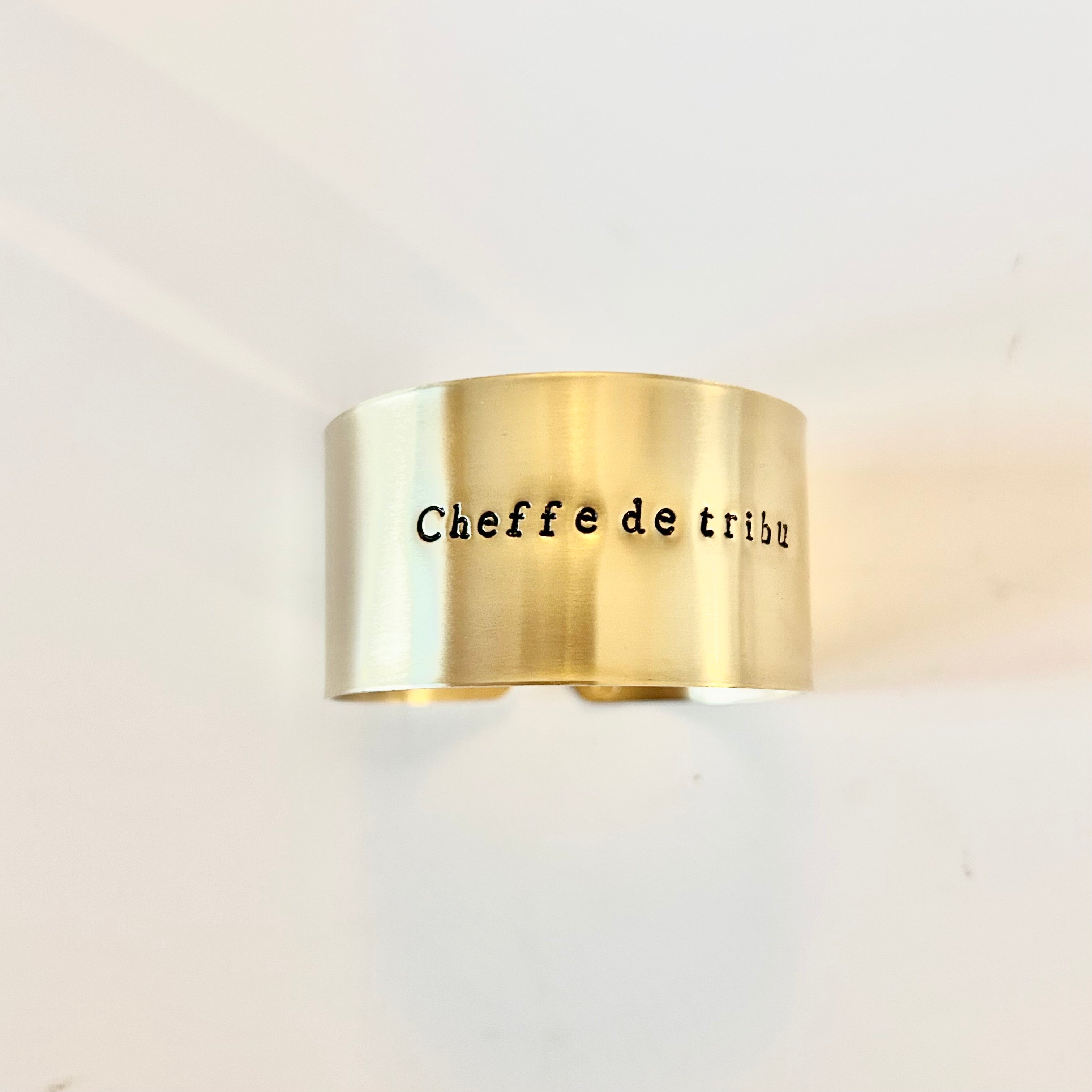 Cheffe de tribu | Série - Rond en laiton brut gravé (2 diamètres possibles)