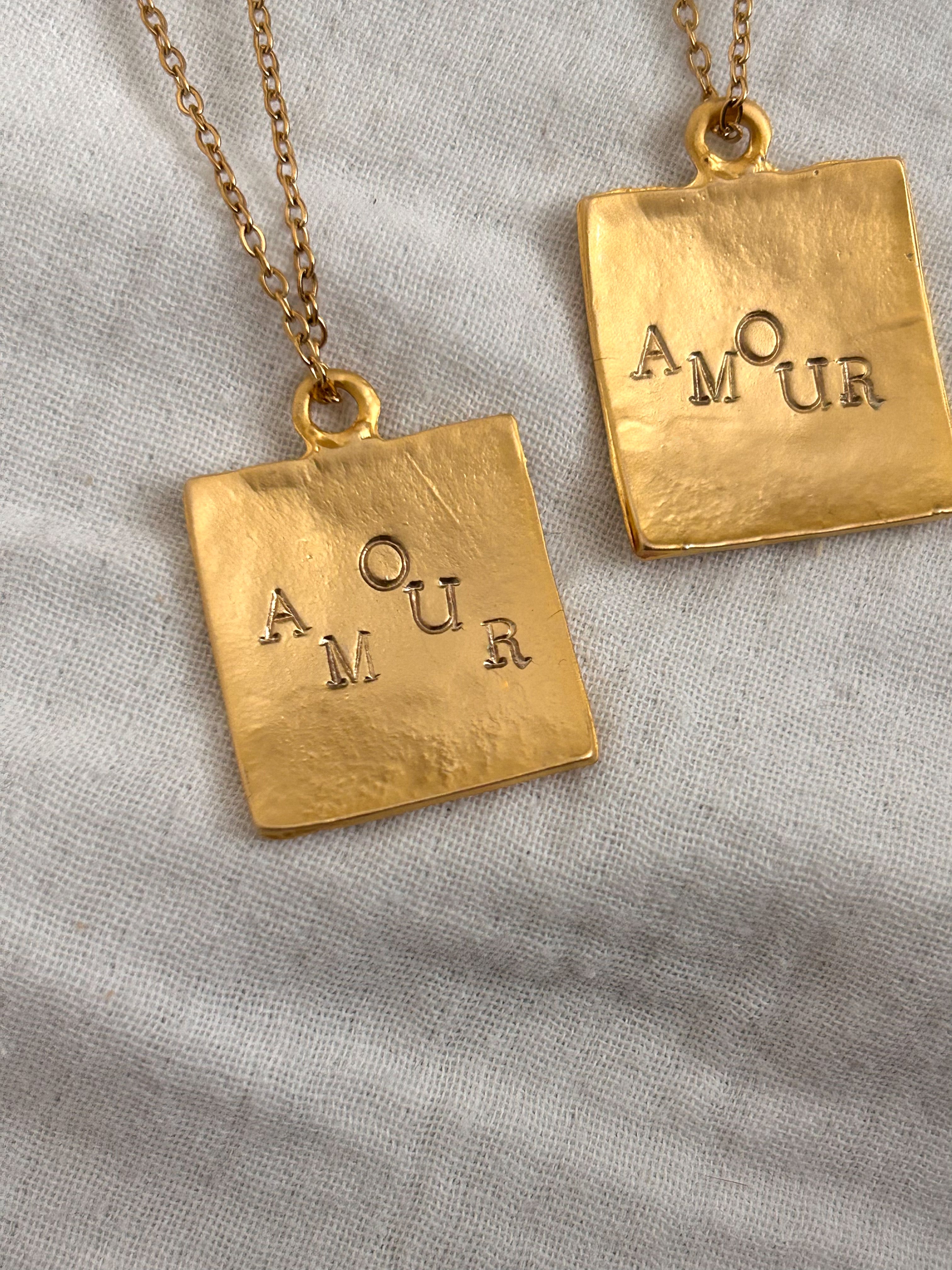 Collier Amour or mat
