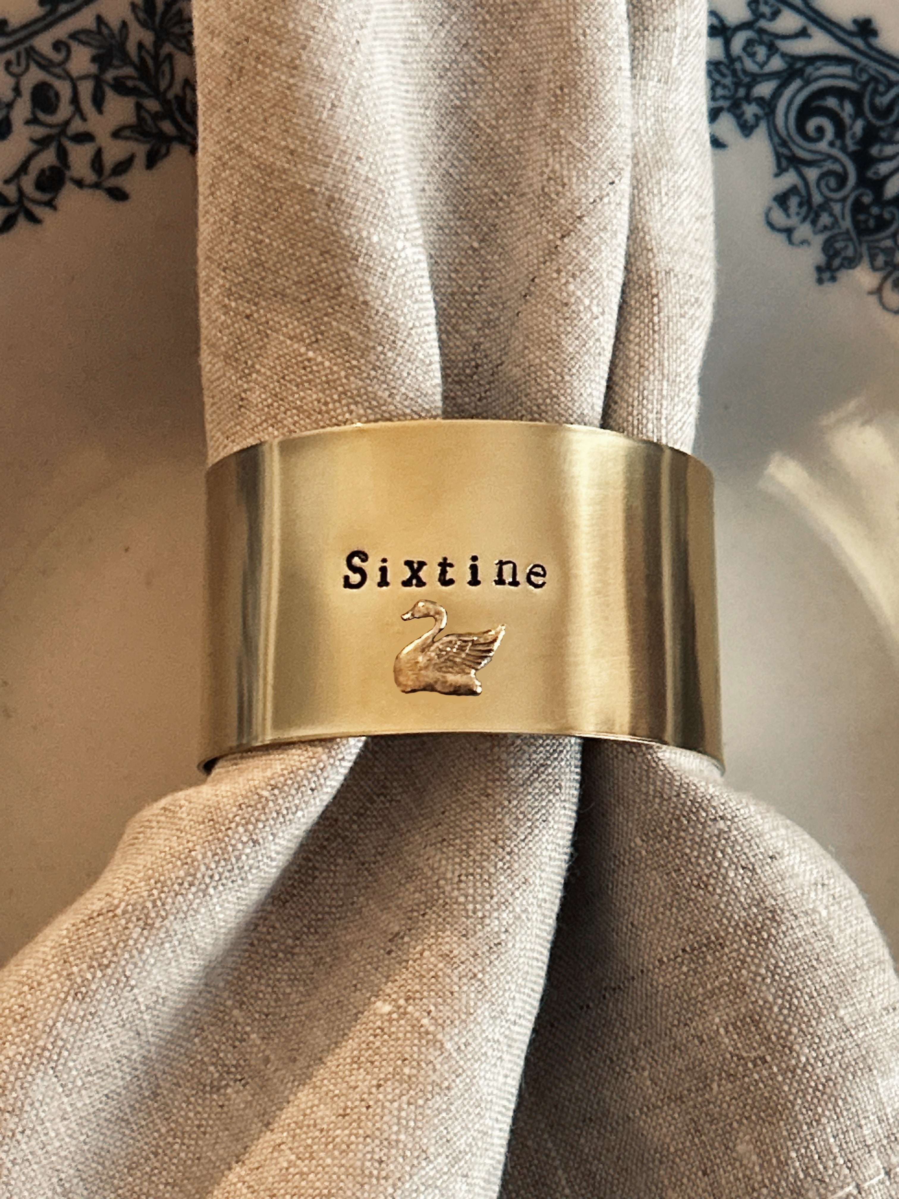 EDITION LIMITÉE | Collection Ornements | Cygne | Rond de serviette personnalisable - Diamètre large ⌀5 cm