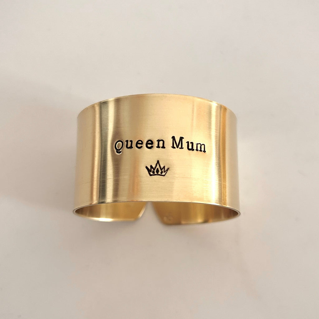 Queen Mum | Série - Déjà gravé 🍀 Rond en laiton brut gravé (2 diamètres)