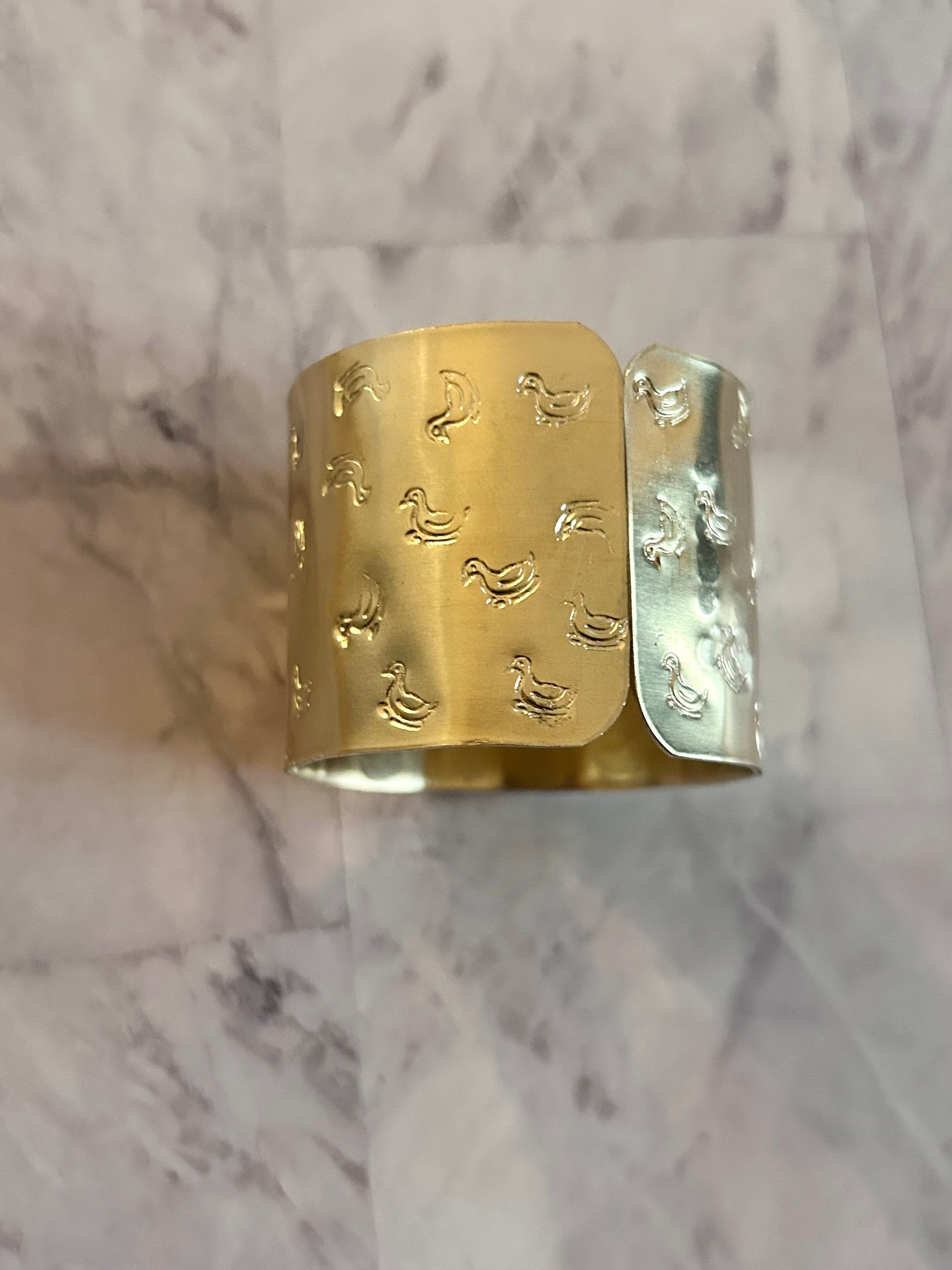 MABLE | Rond de serviette en laiton de diamètre classique ⌀4,5 cm / PLUIE DE MOTIFS sans encre de votre choix