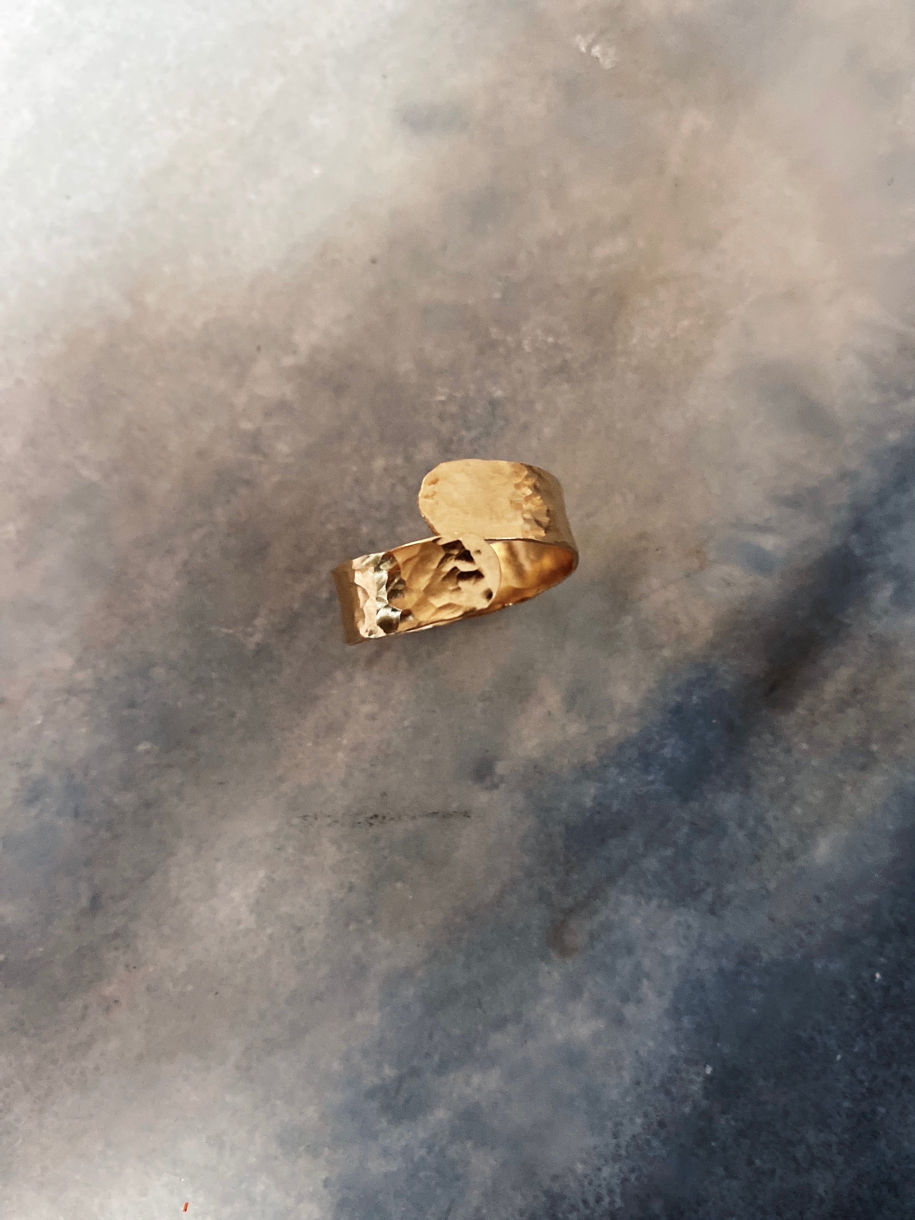 Bague MELO en laiton micro martelé