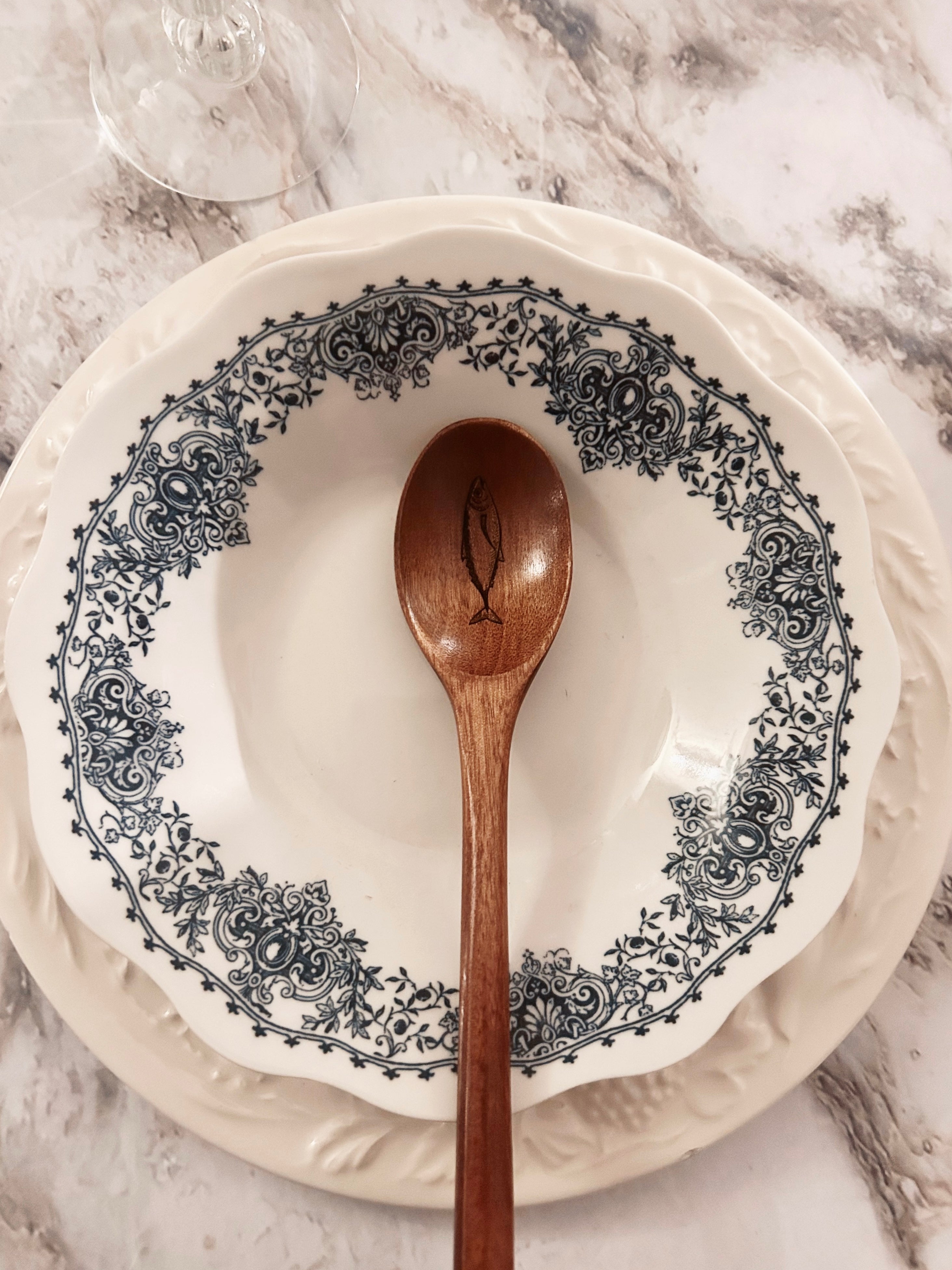 Grande cuillère en bois gravée - poisson