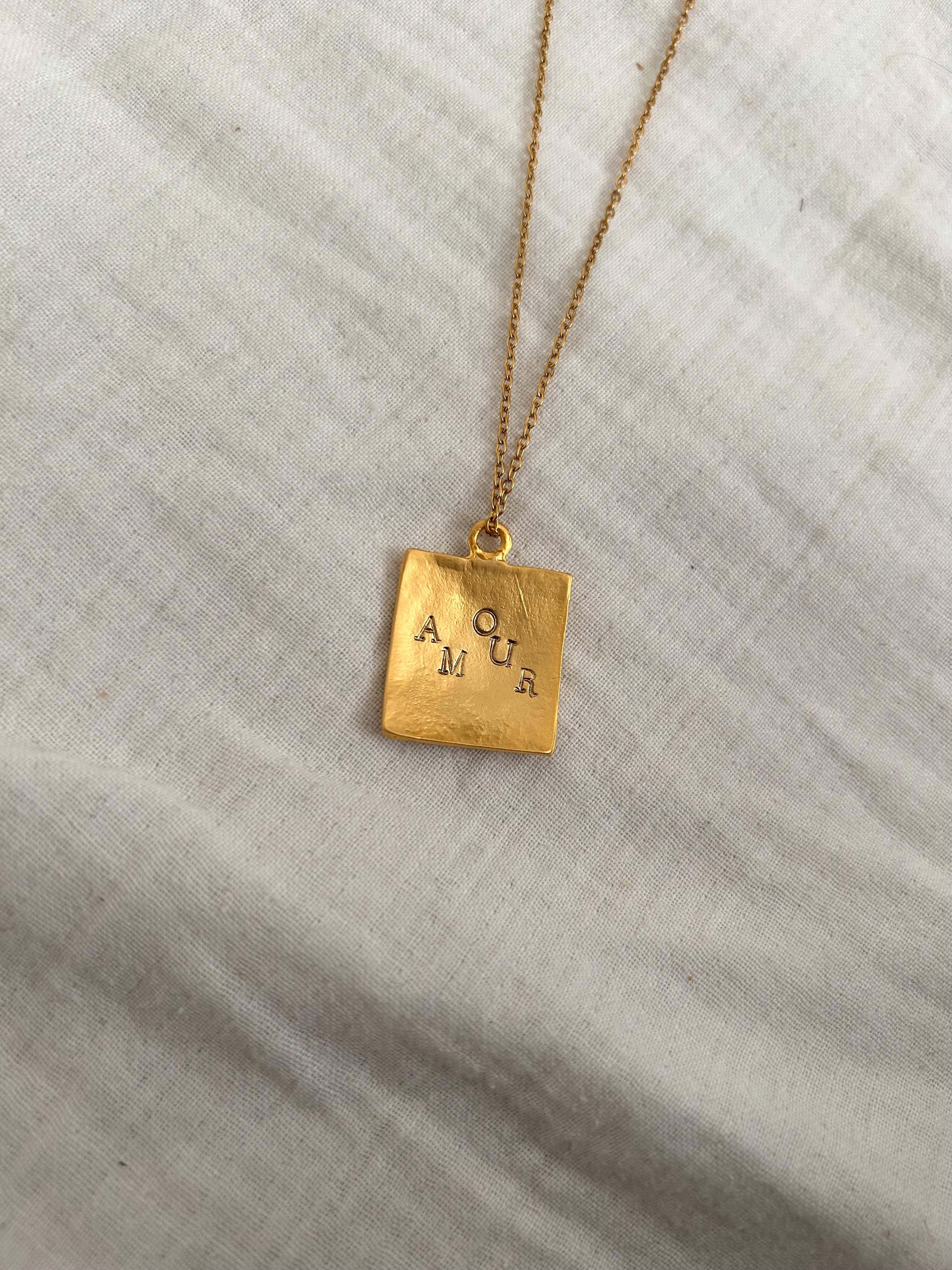 Collier Amour or mat