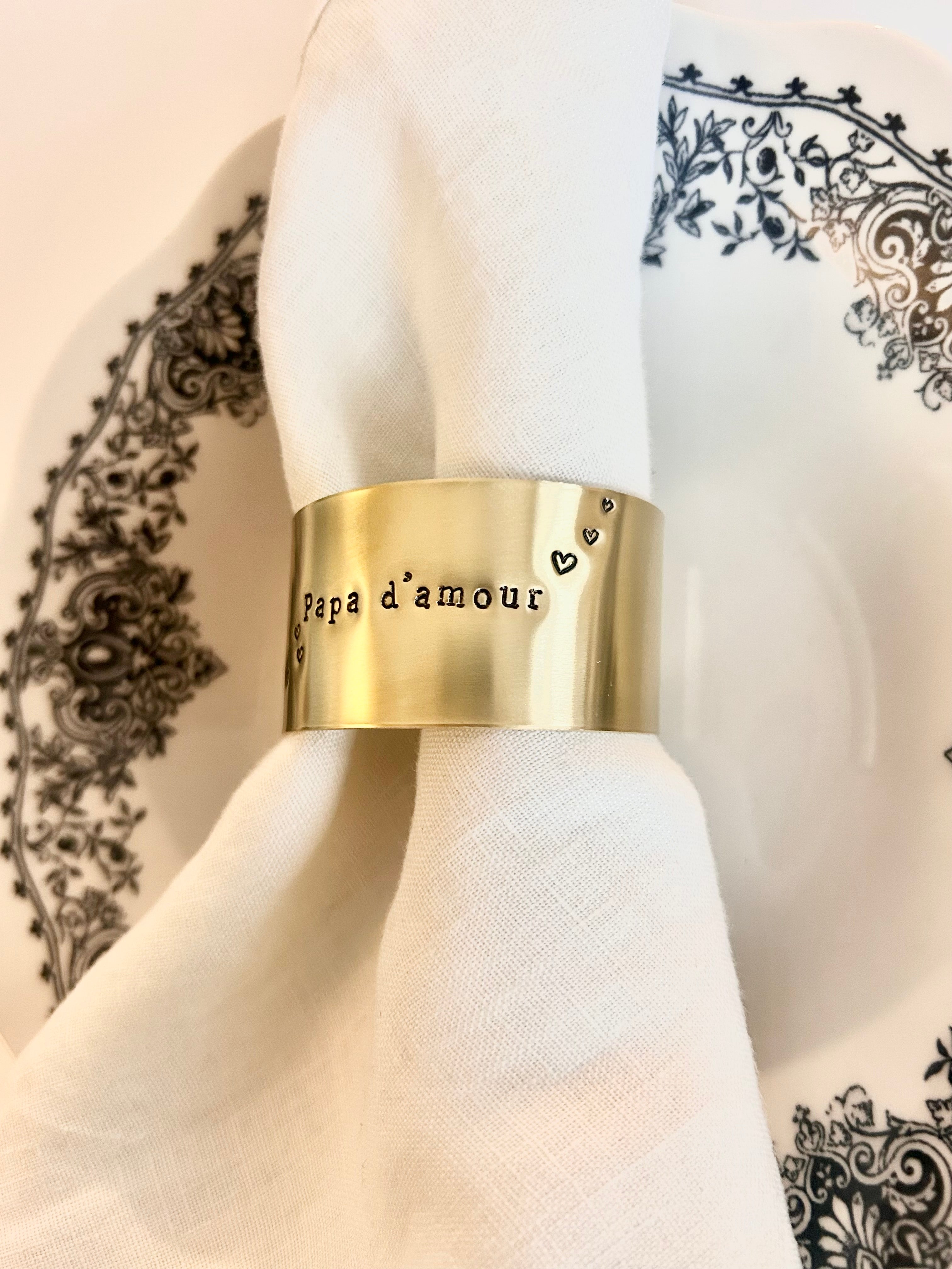 Papa d’amour | Série - Rond en laiton brut gravé avec petits cœurs (2 diamètres)