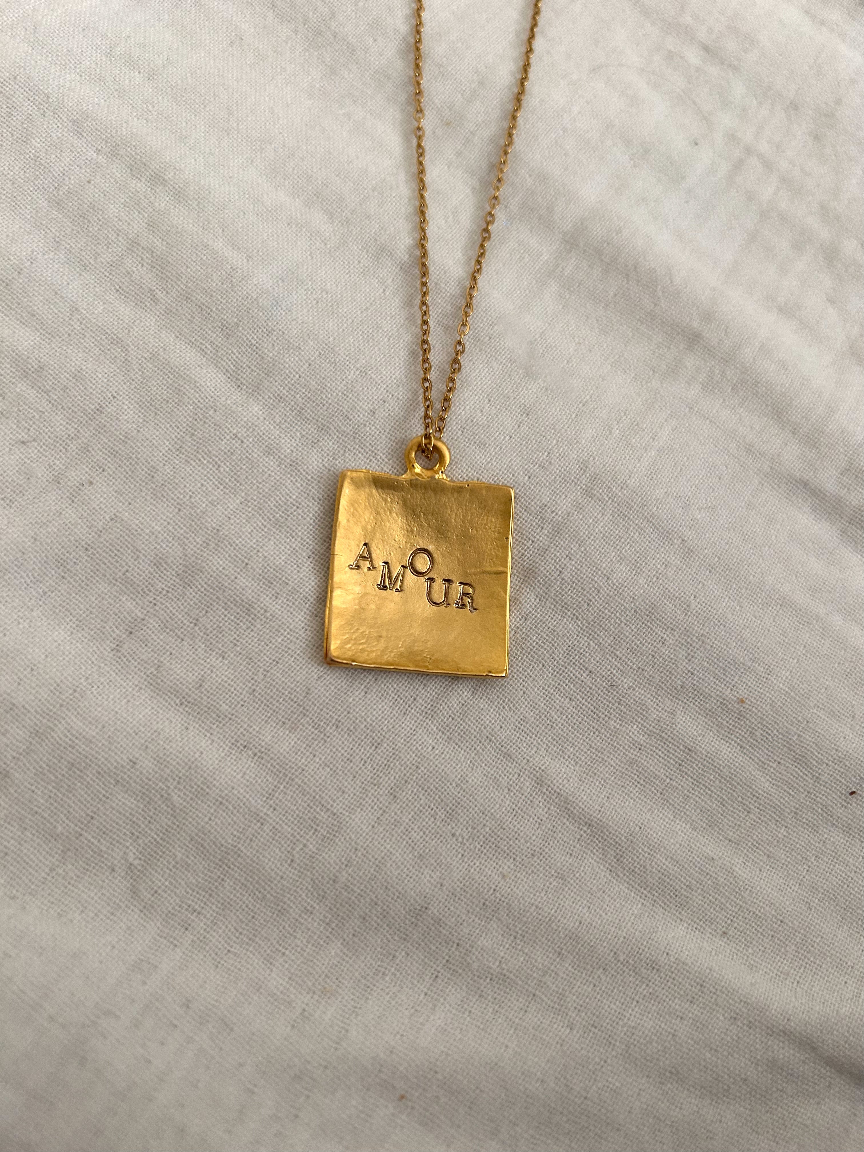 Collier Amour or mat