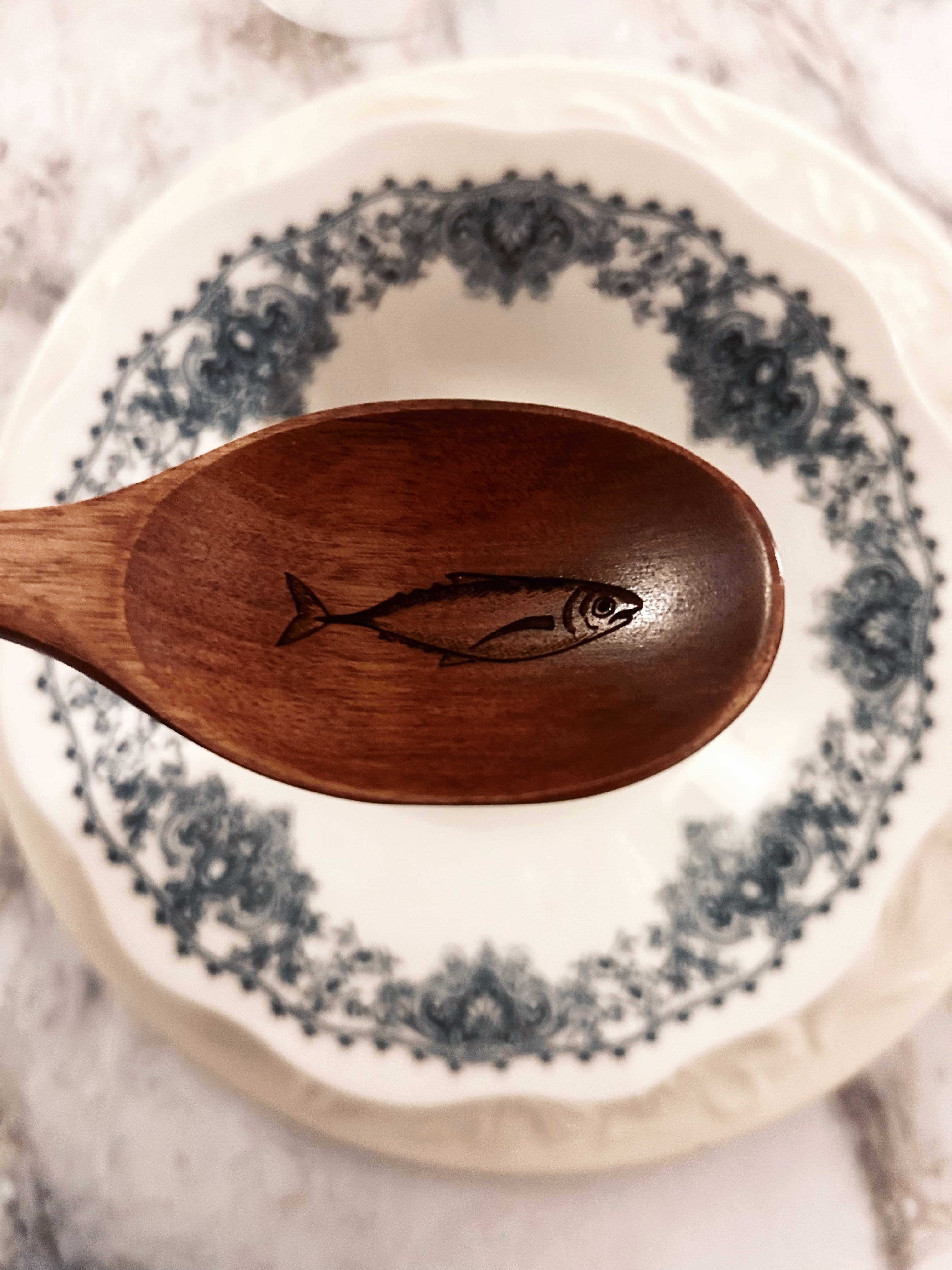 Grande cuillère en bois gravée - poisson