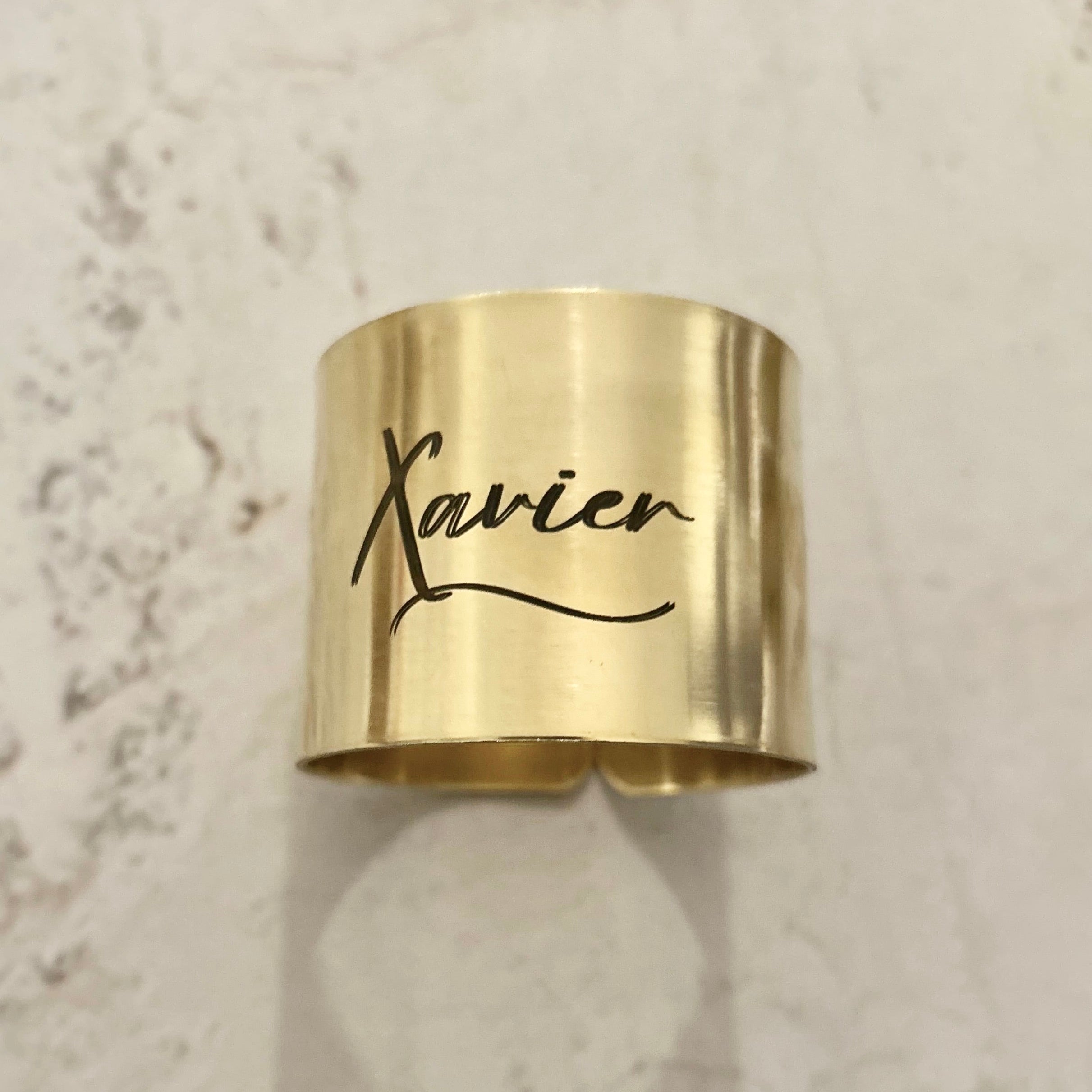 Xavier | Déjà gravé 🍀 Rond de diamètre standard avec gravure laser en laiton