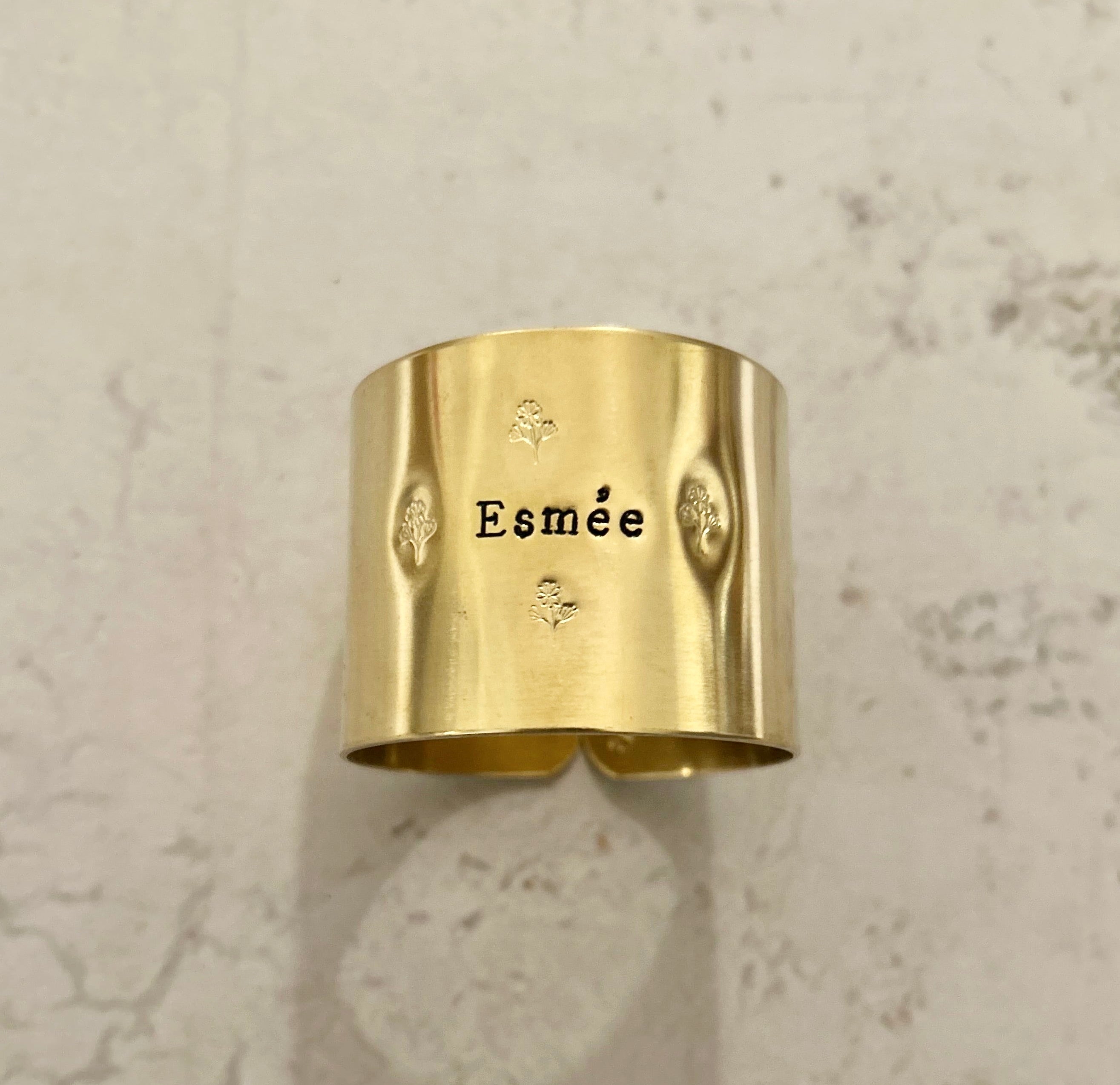 Esmée | Déjà gravé 🍀 Rond de diamètre standard en laiton 4 motifs