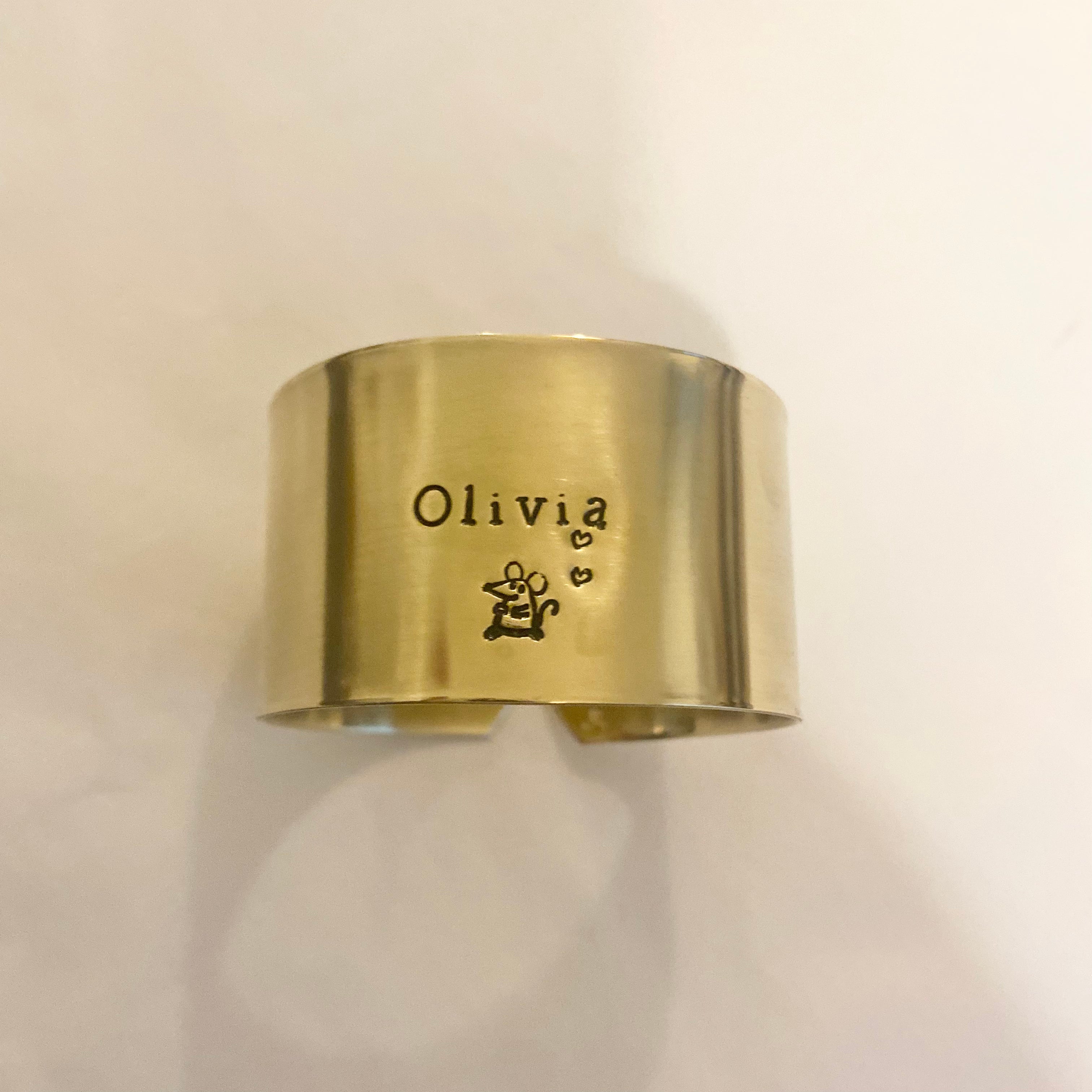 Déjà gravé 🍀 Rond en laiton gravé « Olivia» avec motif souris et mini cœurs