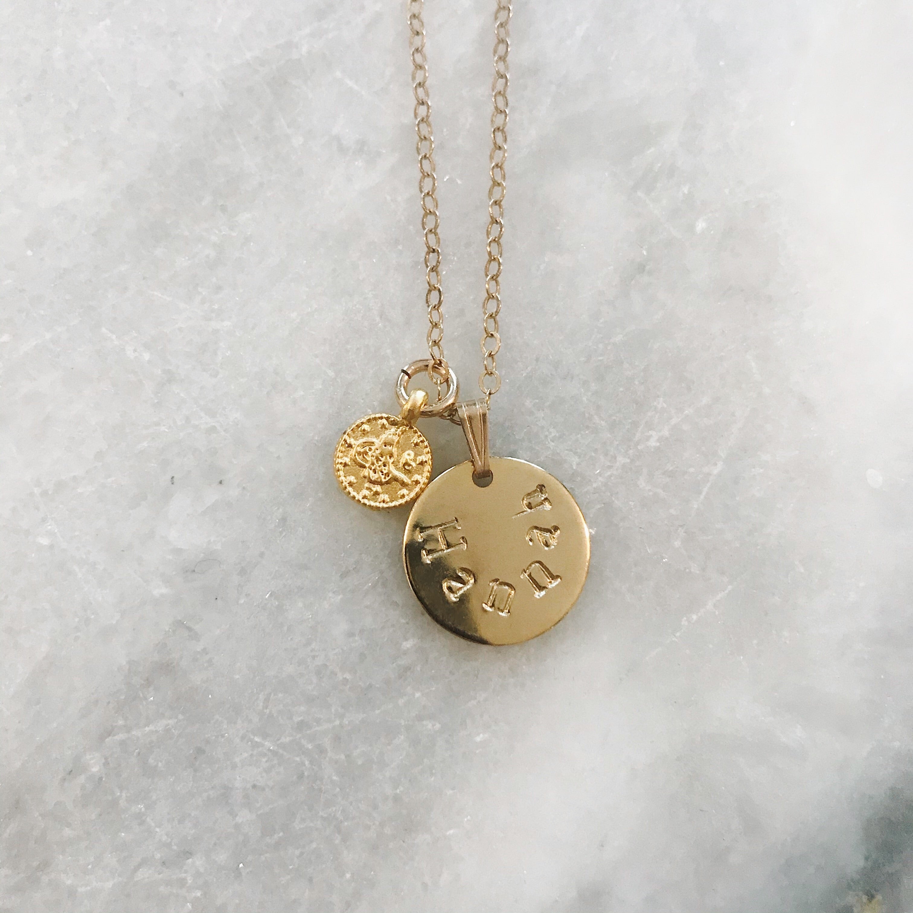 Collier Olga lunaire personnalisable | 1, 2 ou 3 médaillons